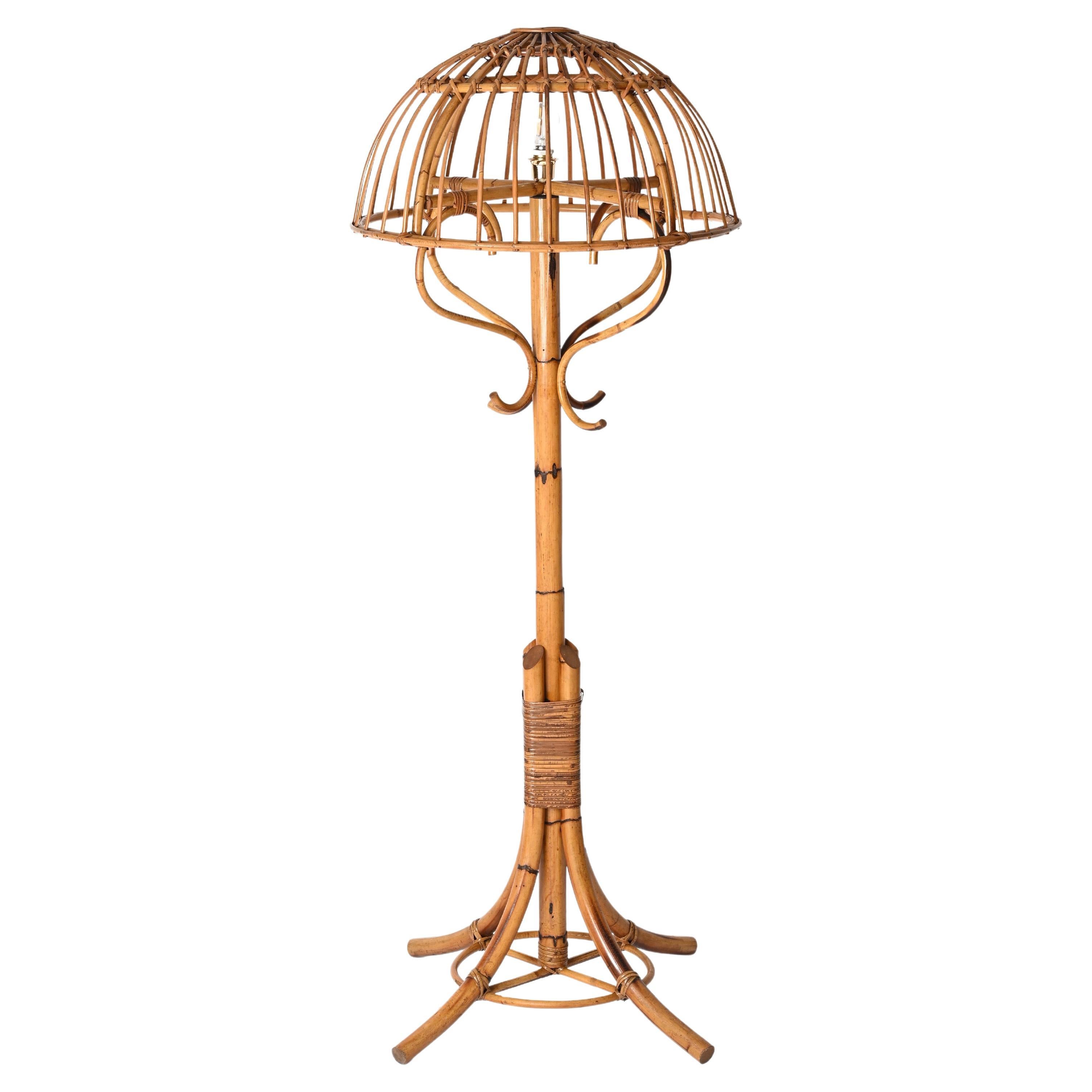 Lampadaire French Riviera en rotin, osier, bambou, style Sognot, Italie, années 1960