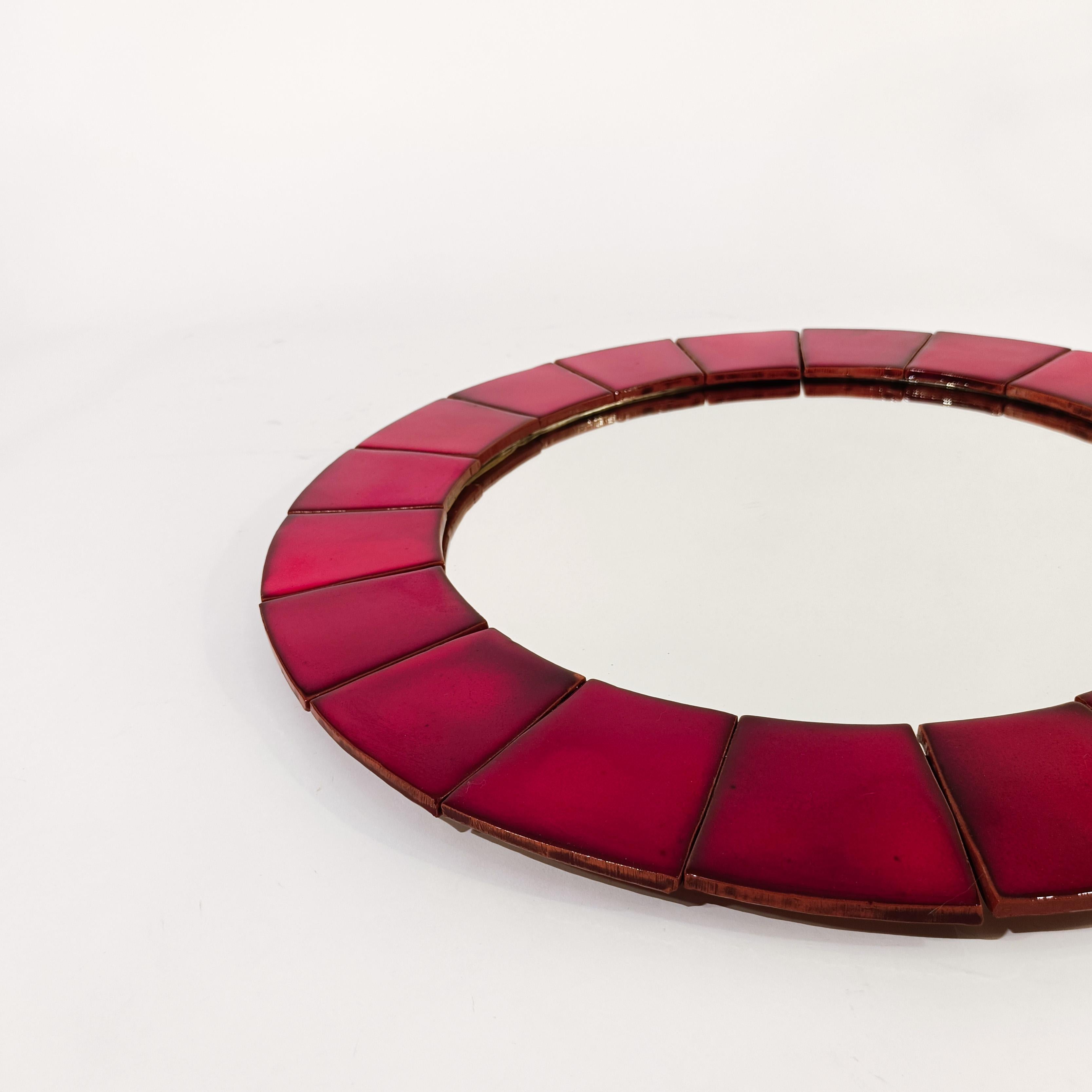 Milieu du XXe siècle Côte d'Azur. Miroir en mosaïque de pièces en céramique émaillée, France, années 1960 en vente