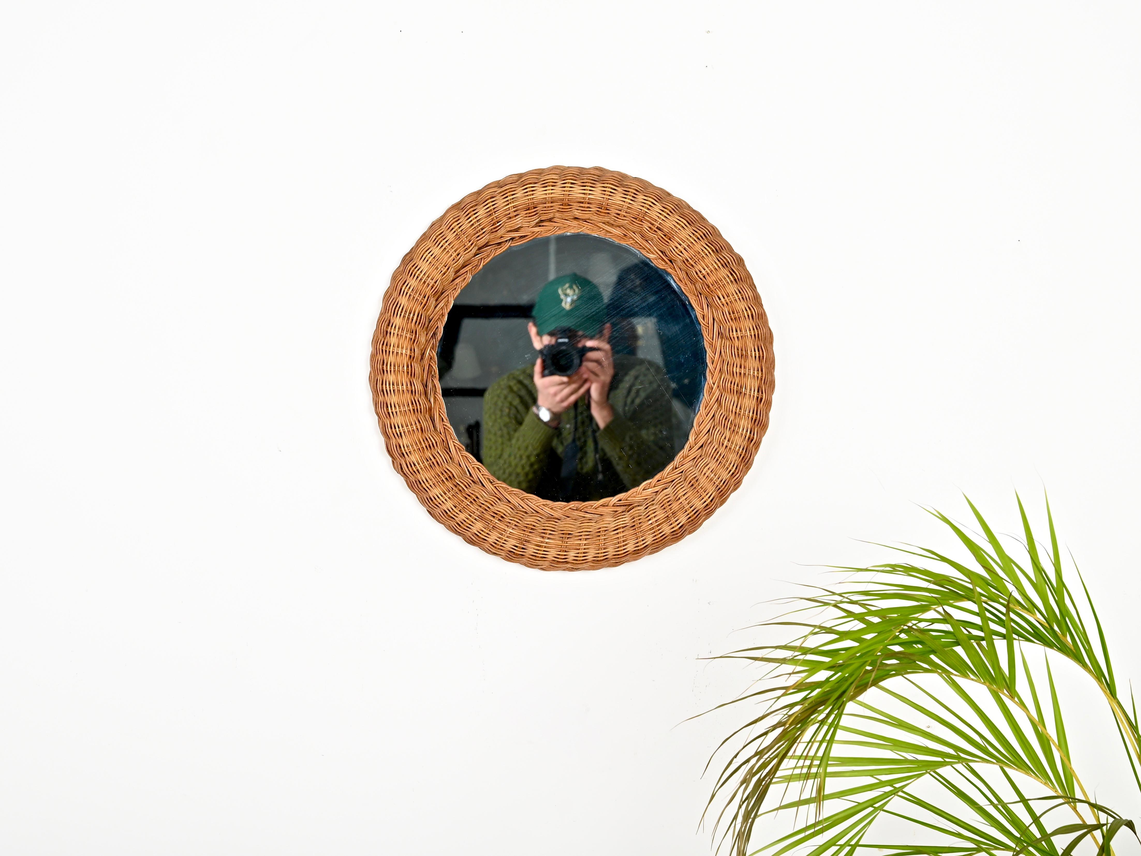 French Riviera Mid-Century Round Mirror in Woven Rattan Wicker, Italy 1970s In Good Condition For Sale In Roma, IT