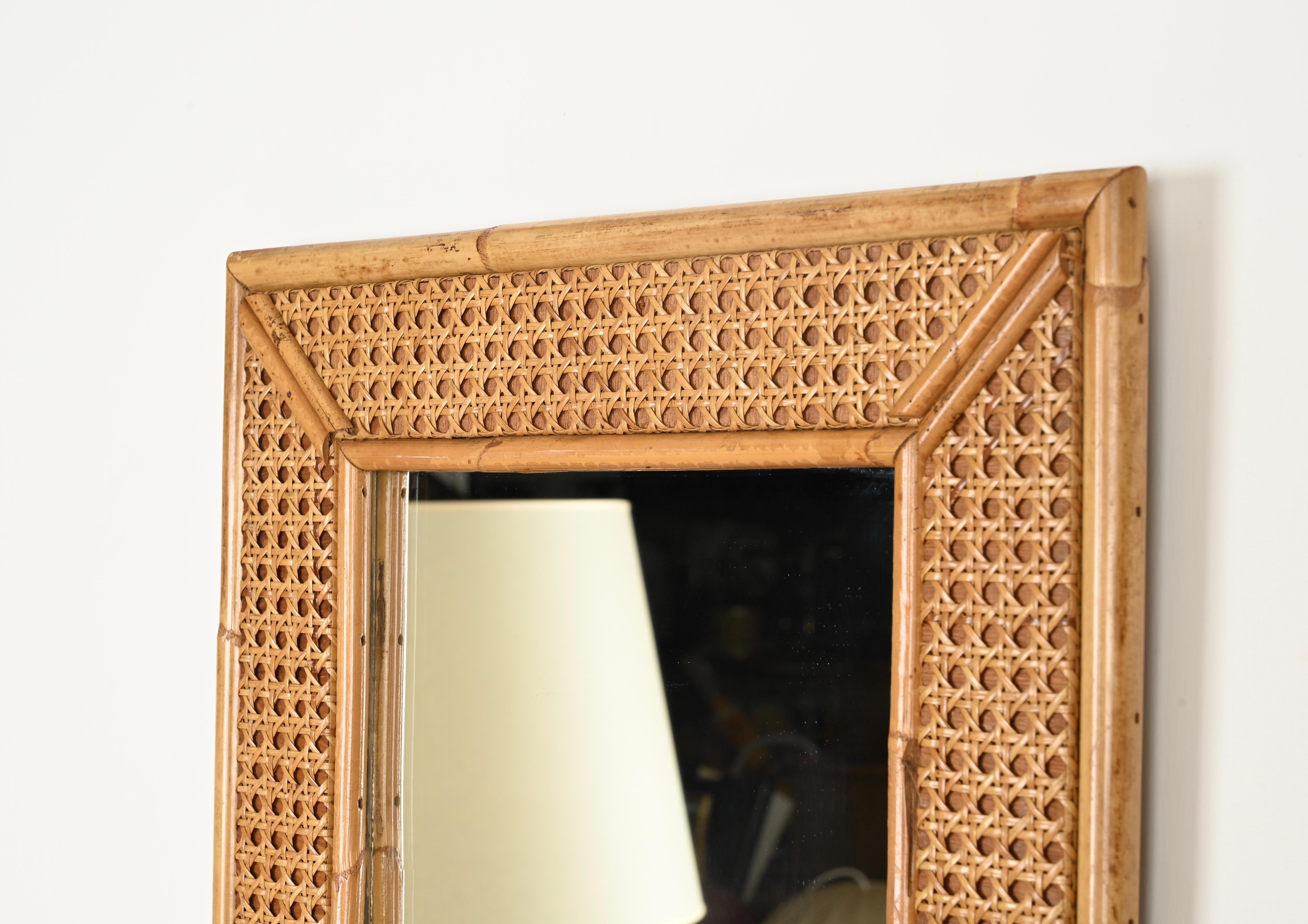 Espejo rectangular de bambú y paja de Viena de la Riviera francesa de mediados de siglo, Italia 1970 Hecho a mano en venta