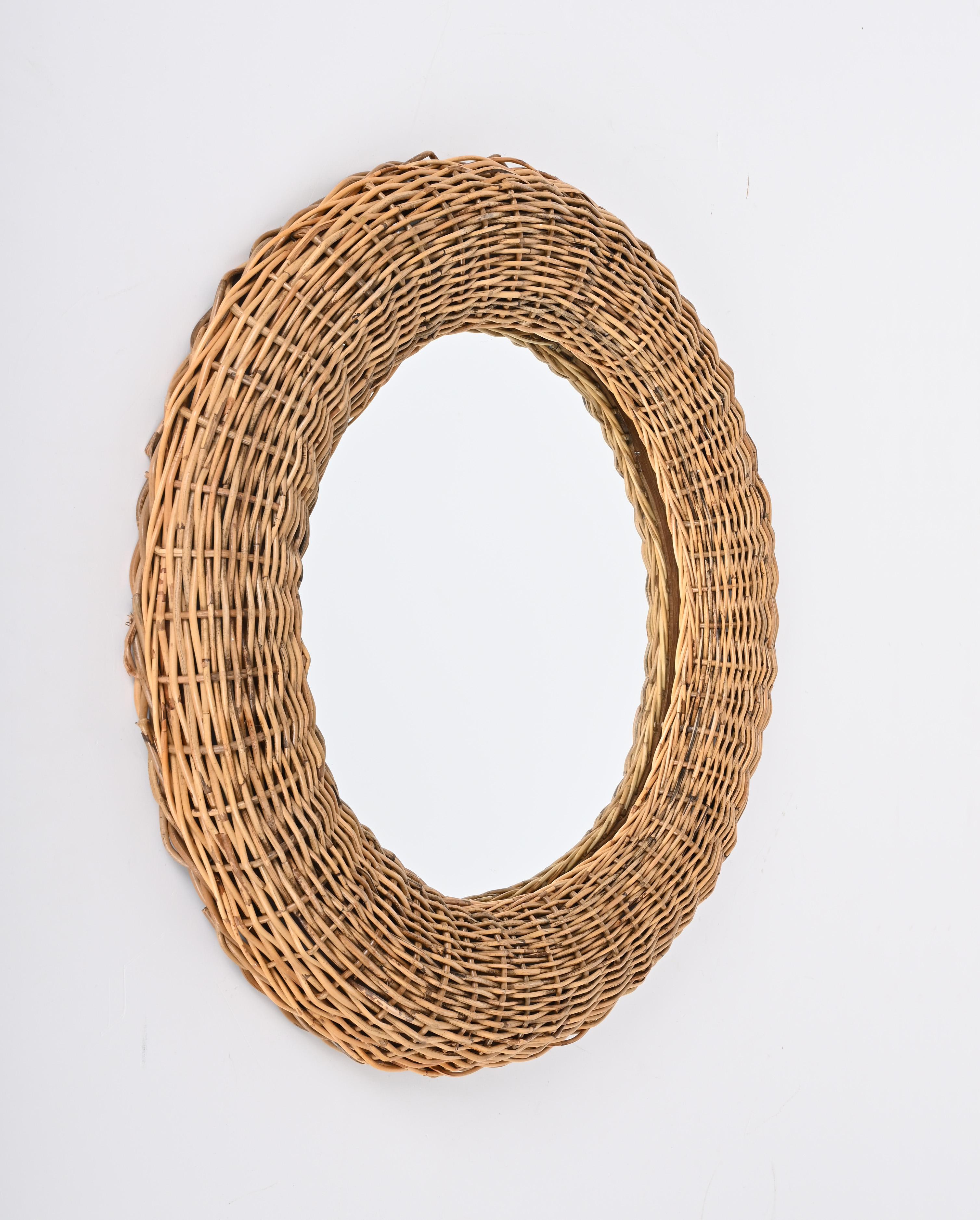 French Riviera Mid-Century Modern Wicker Rattan Round Italian Wall Mirror, 1970s In Good Condition For Sale In Roma, IT