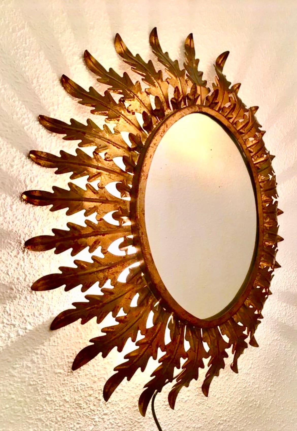 French Riviera lighting mirror with light gold metal brutalist , 1960s In Good Condition For Sale In La xara, VC