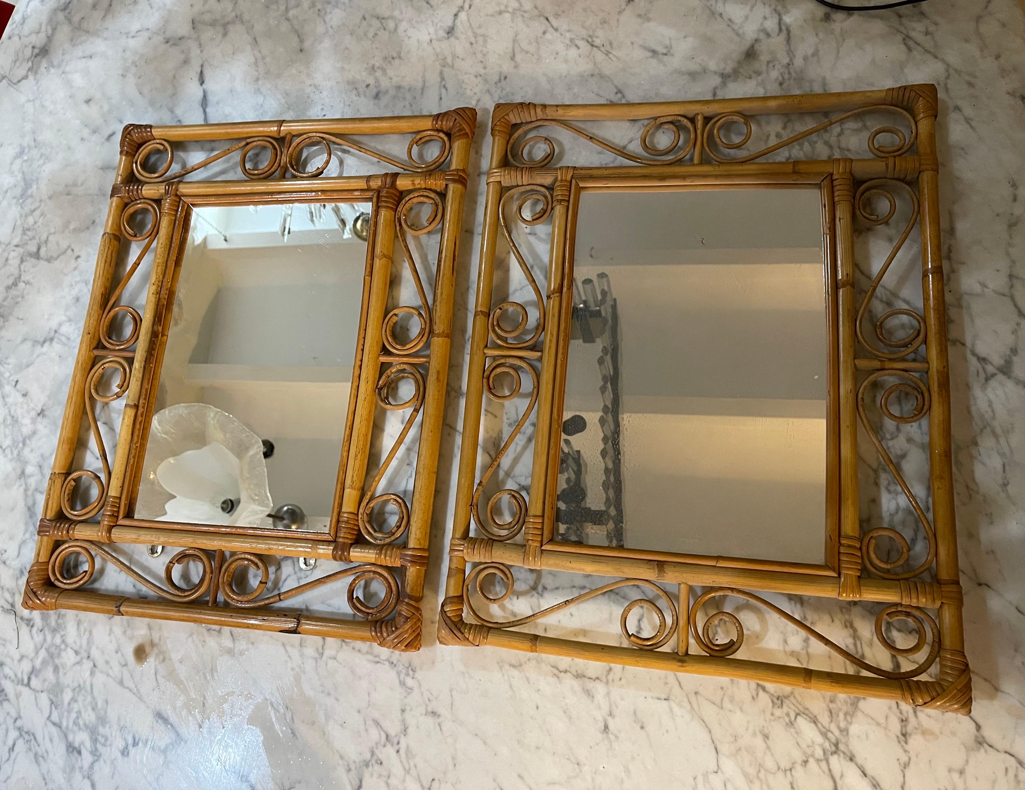 Riviera francesa par espejo Bambú con ratán original , años 60 mediados del siglo XX en venta