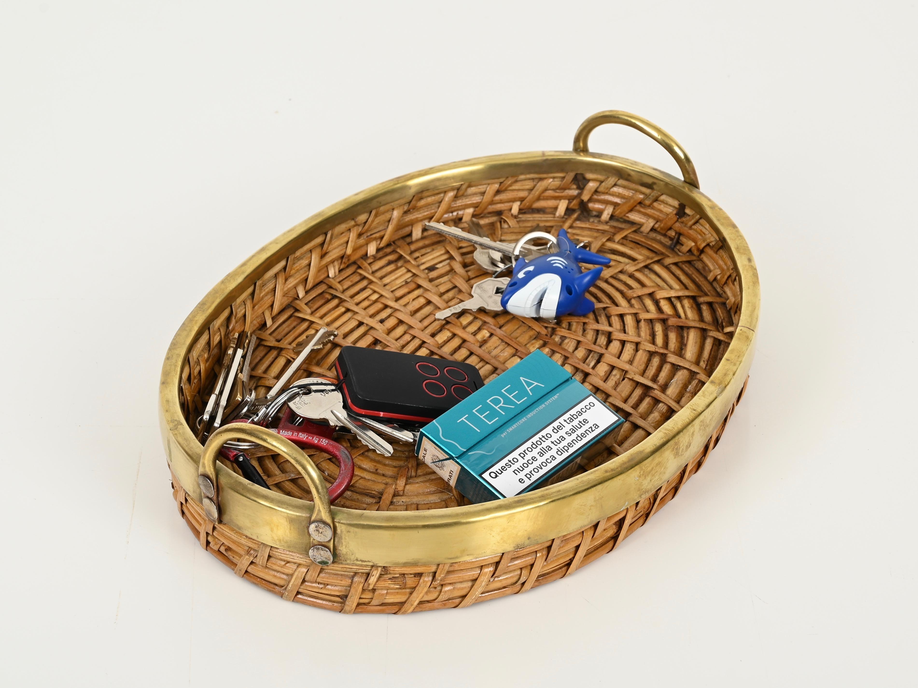 Mid-Century Modern French Riviera Rattan and Brass Vide-Poche or Centerpiece Tray, Italy 1970s