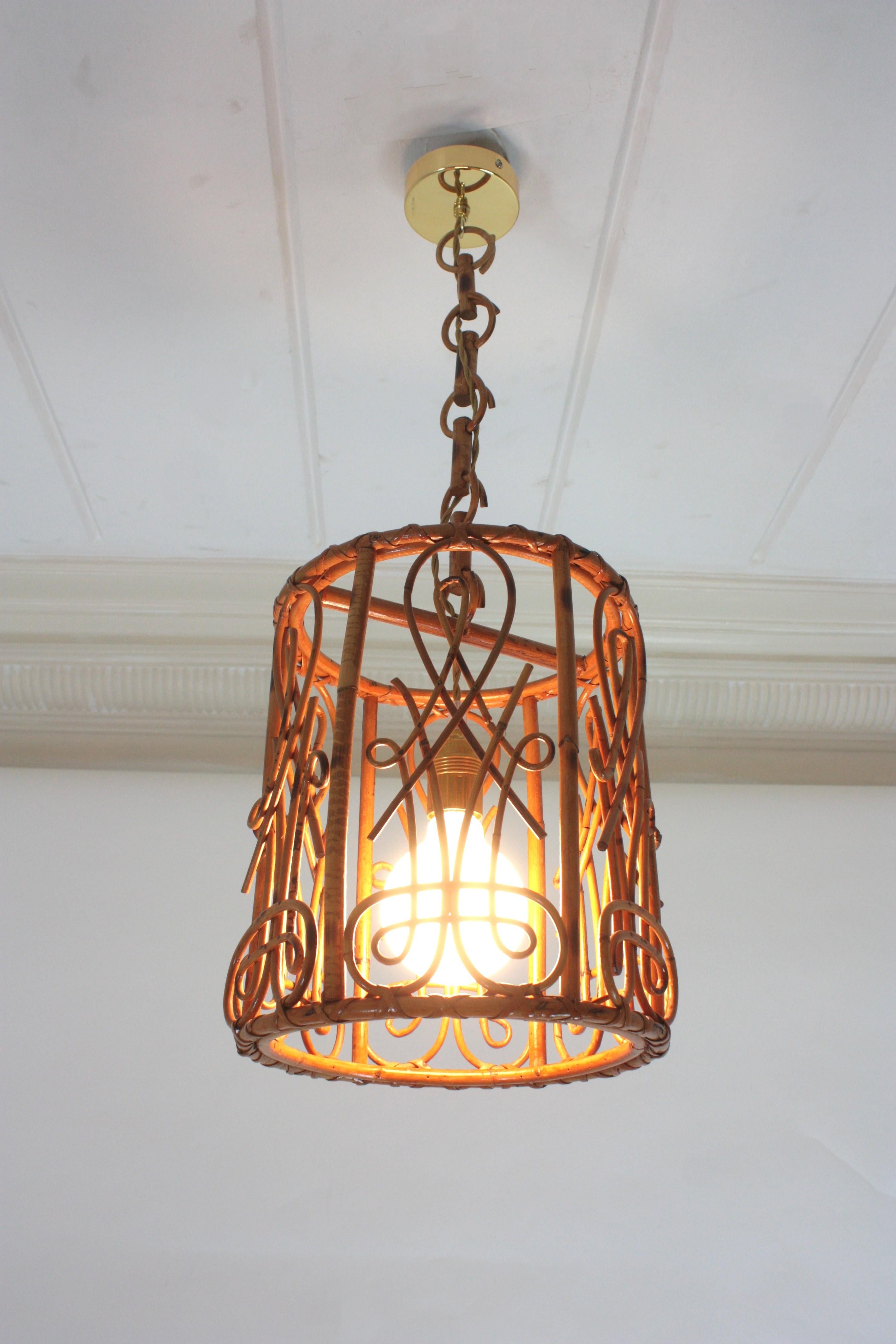 Lampada a sospensione a cilindro da soffitto in rattan della Costa Azzurra, anni '60 in vendita 2