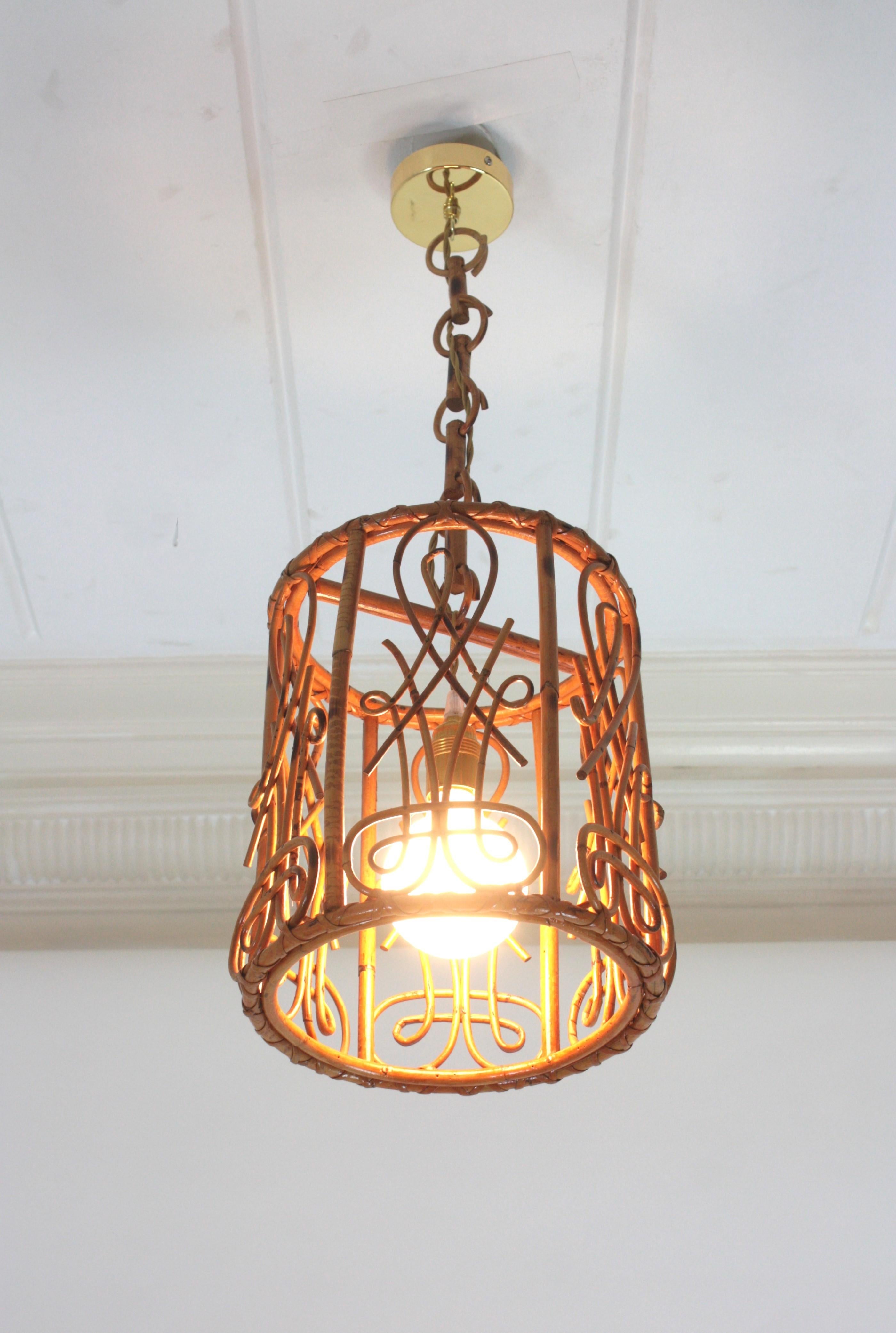 Lampada a sospensione a cilindro da soffitto in rattan della Costa Azzurra, anni '60 in vendita 3