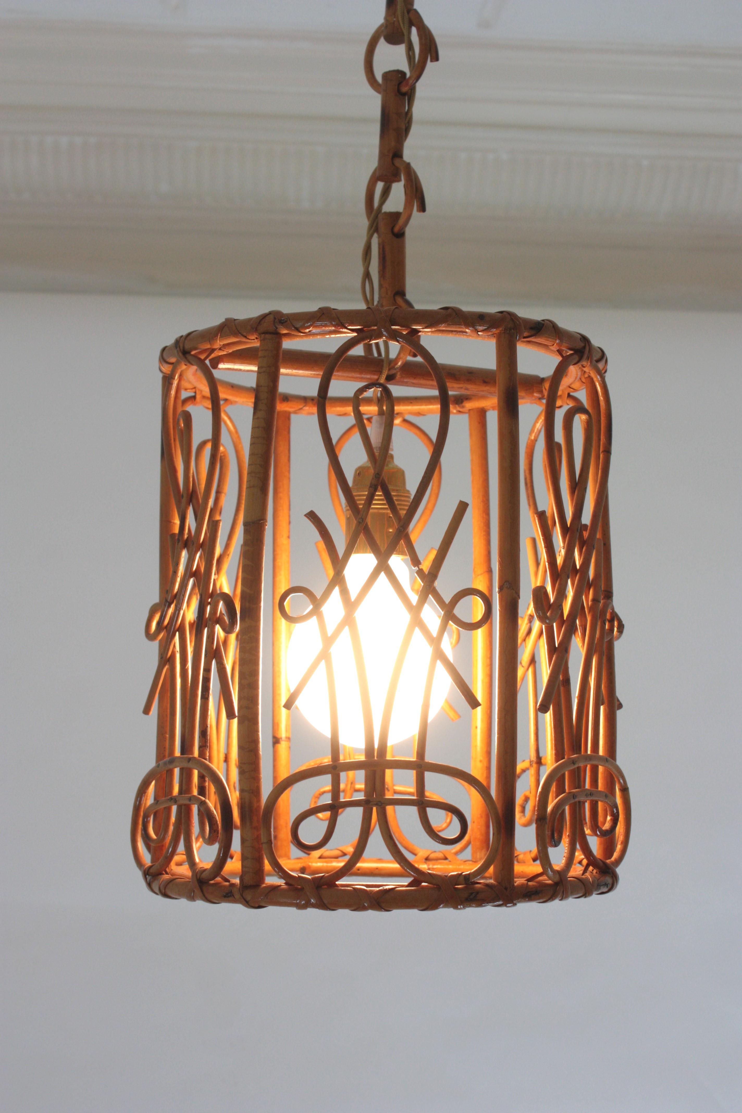 Lampada a sospensione a cilindro da soffitto in rattan della Costa Azzurra, anni '60 in vendita 4