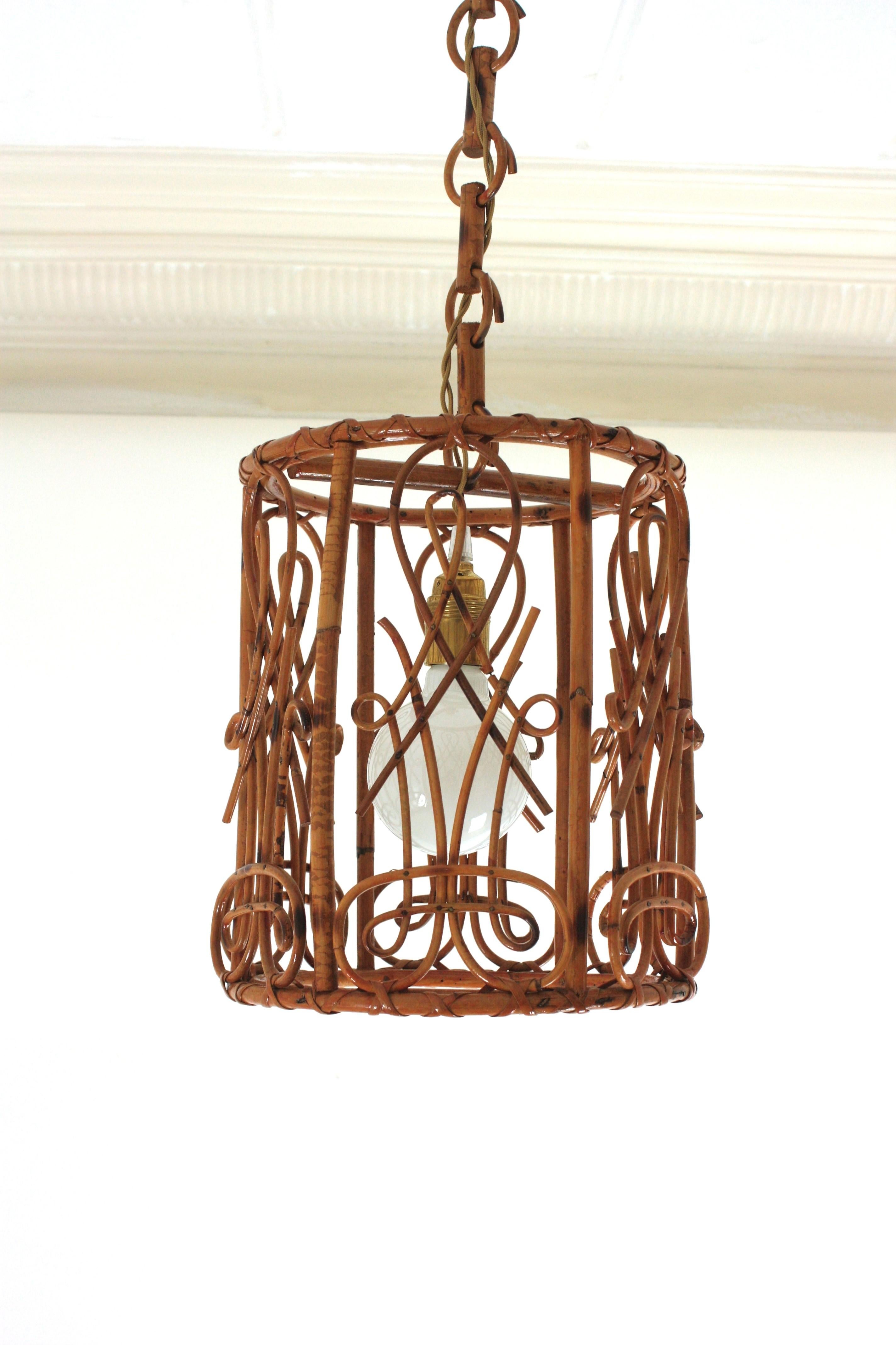 Lampada a sospensione a cilindro da soffitto in rattan della Costa Azzurra, anni '60 in vendita 5
