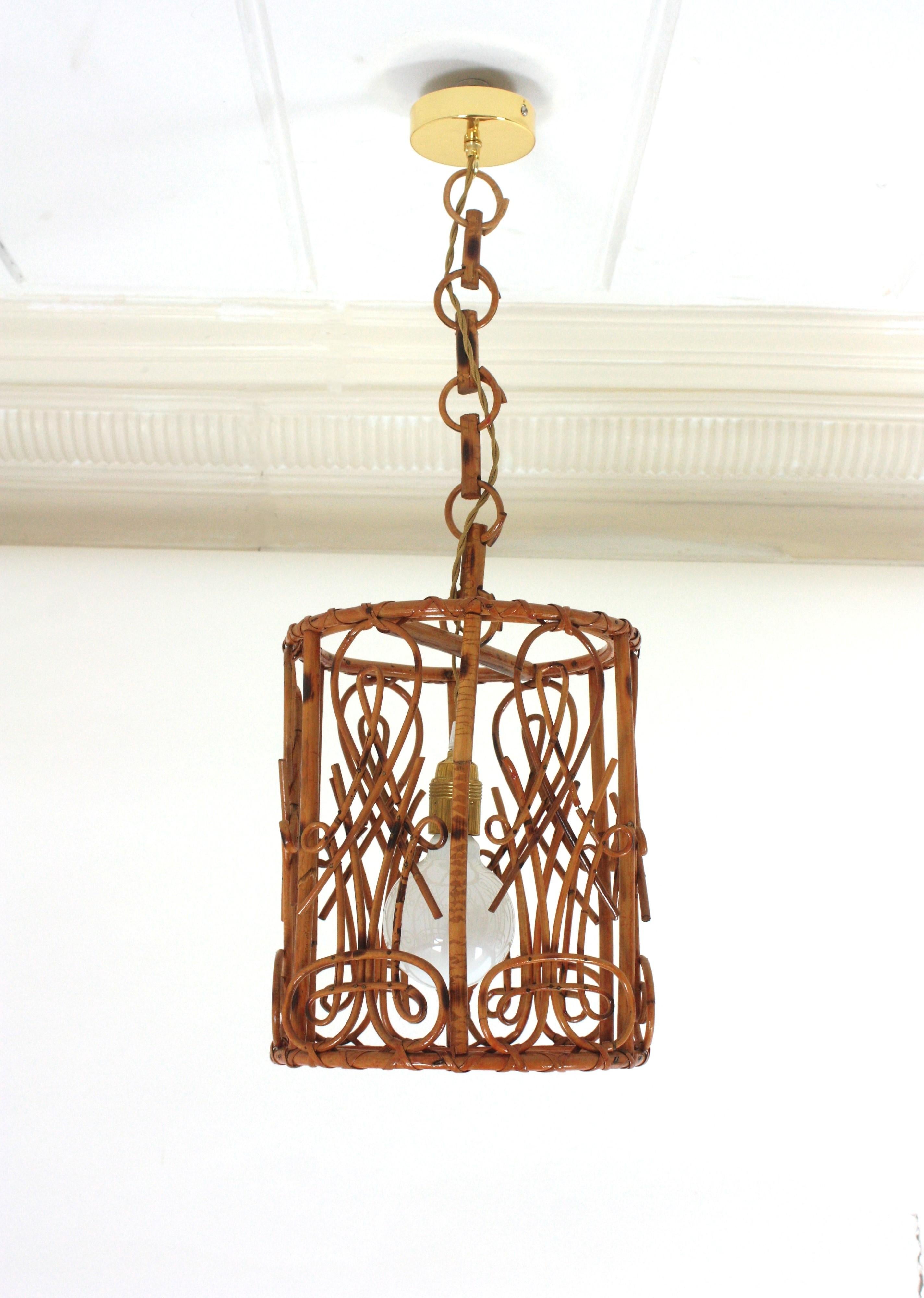 Lampada a sospensione a cilindro da soffitto in rattan della Costa Azzurra, anni '60 In condizioni buone in vendita a Barcelona, ES