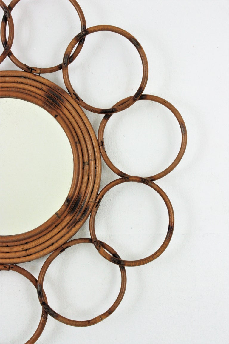 Rattan French Riviera Round Flower Mirror with Rings Frame, 1960s In Good Condition For Sale In Barcelona, ES