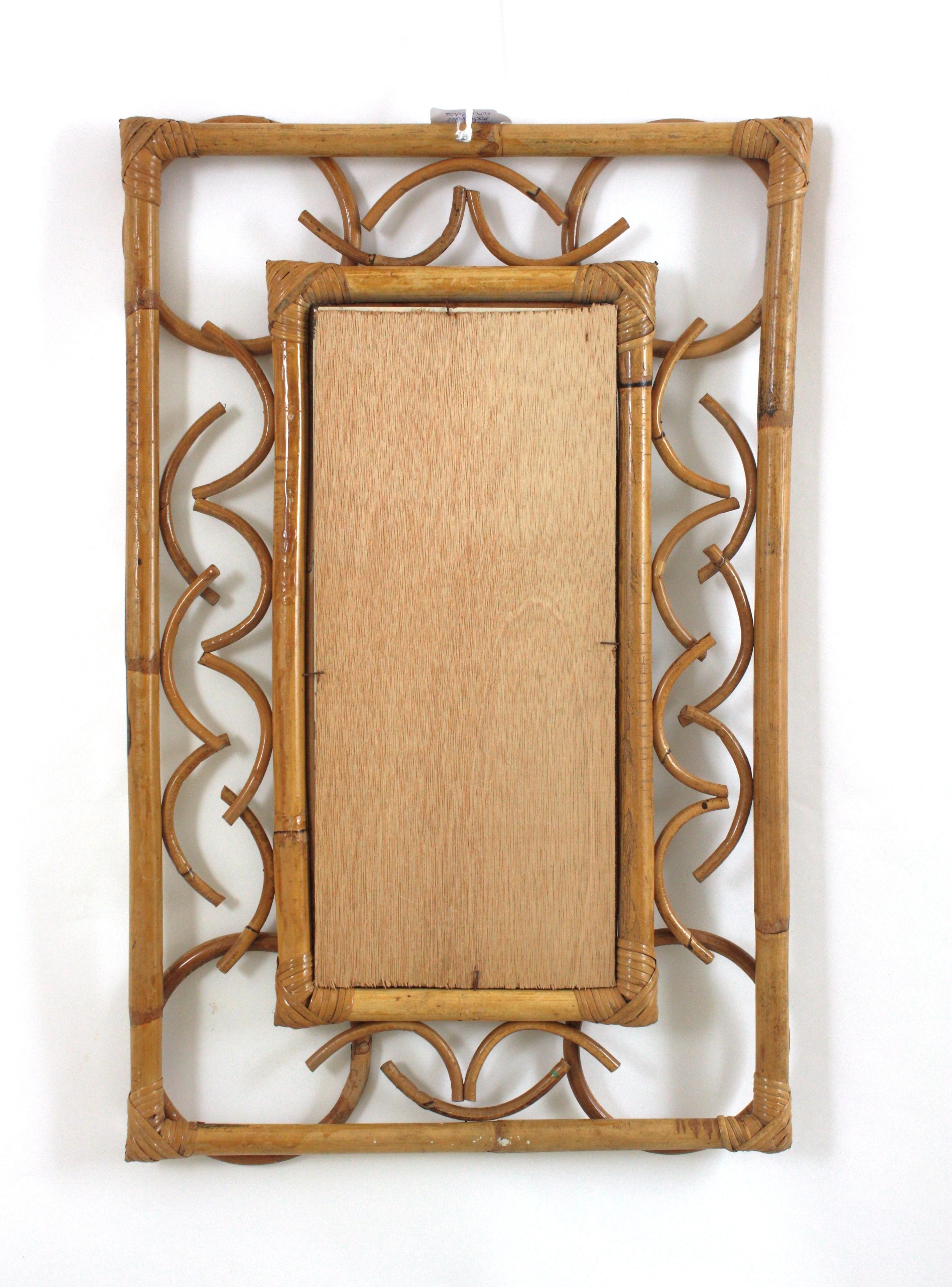 Espejo rectangular de ratán de la Riviera francesa con detalles circulares, 1950 en venta 3