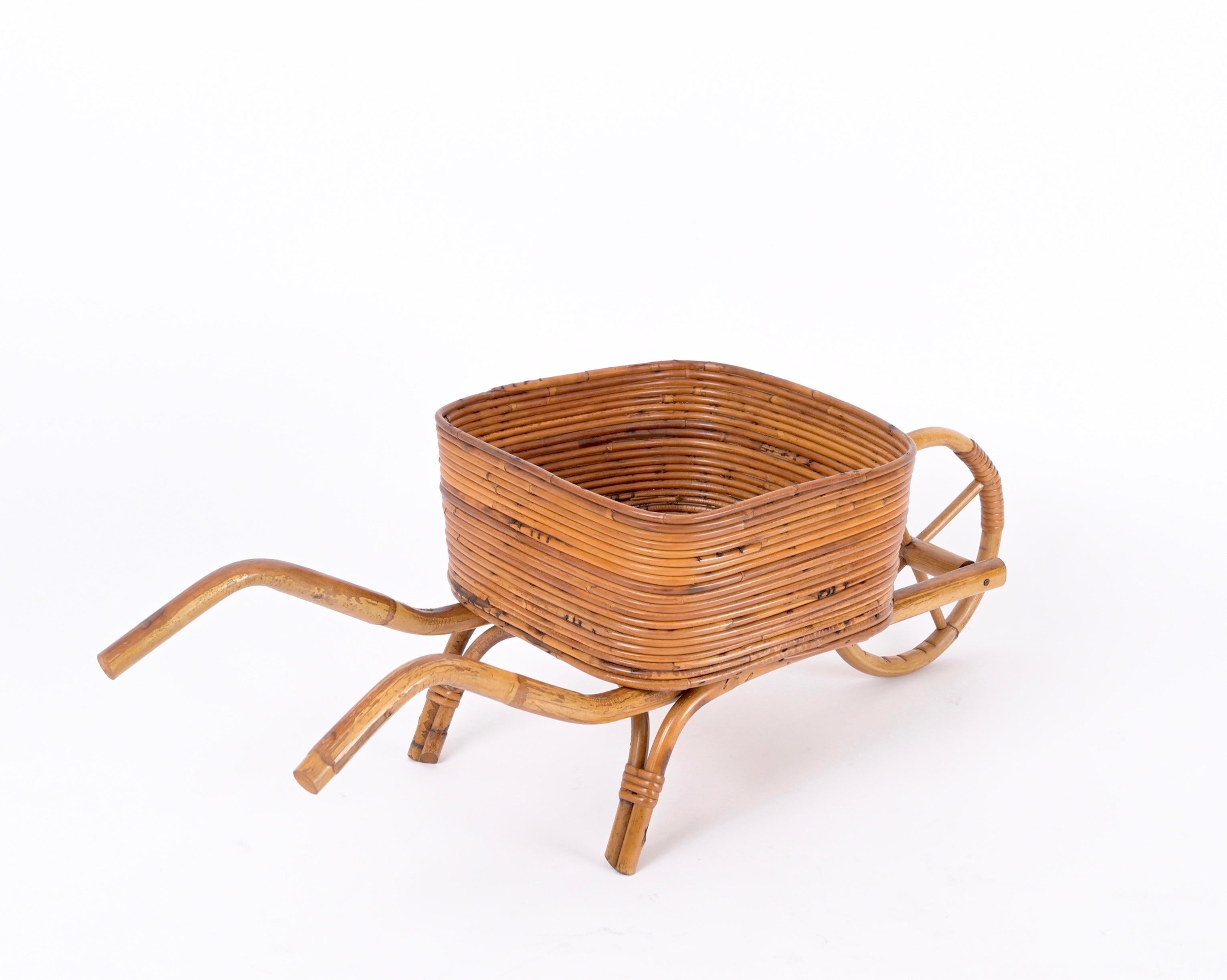 Revistero o Jardinera de Carretilla de Ratán de la Riviera Francesa, Italia Años 60 Bambú en venta