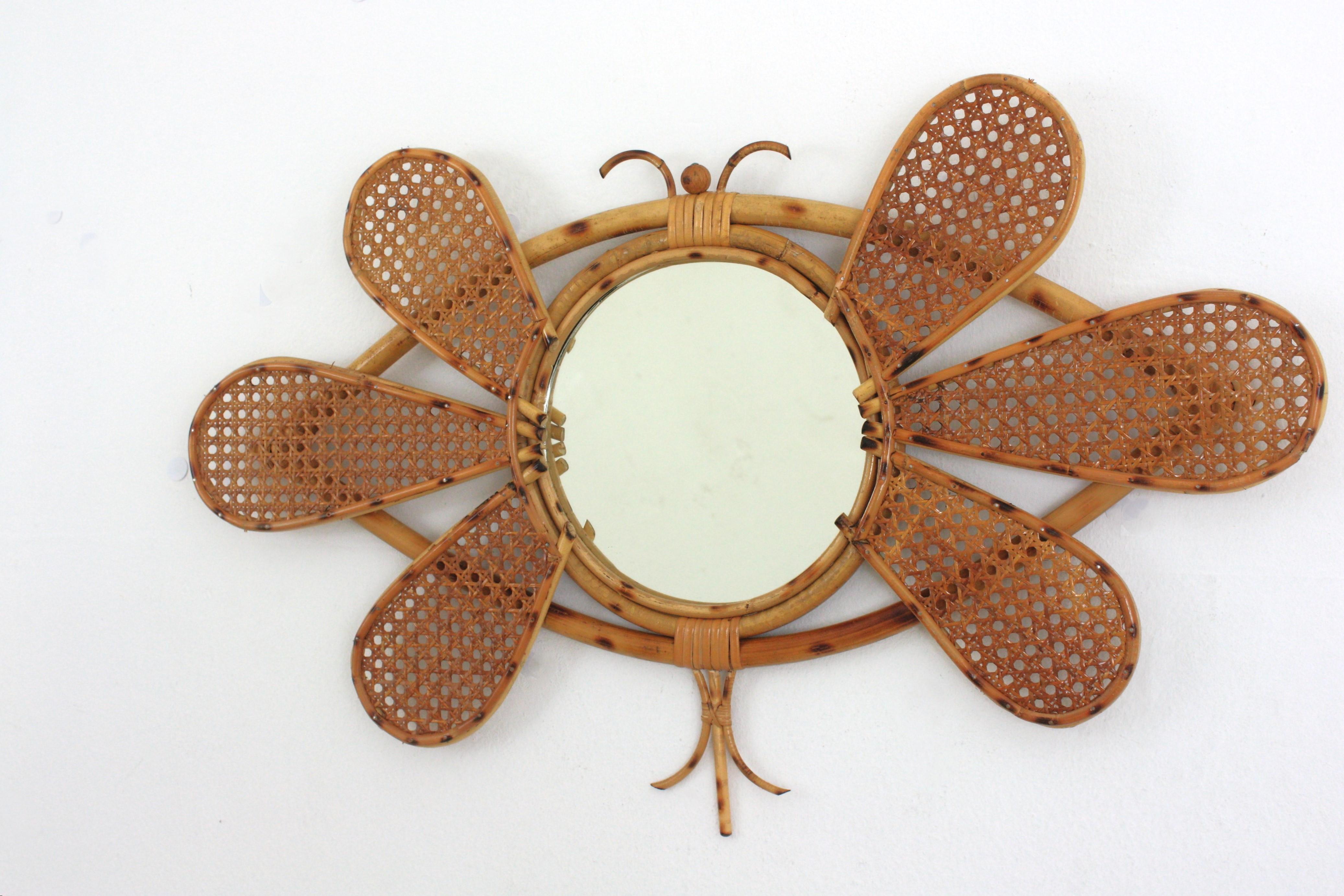 Specchio da parete a forma di farfalla in vimini intrecciato in Costa Azzurra, anni '50 In condizioni buone in vendita a Barcelona, ES