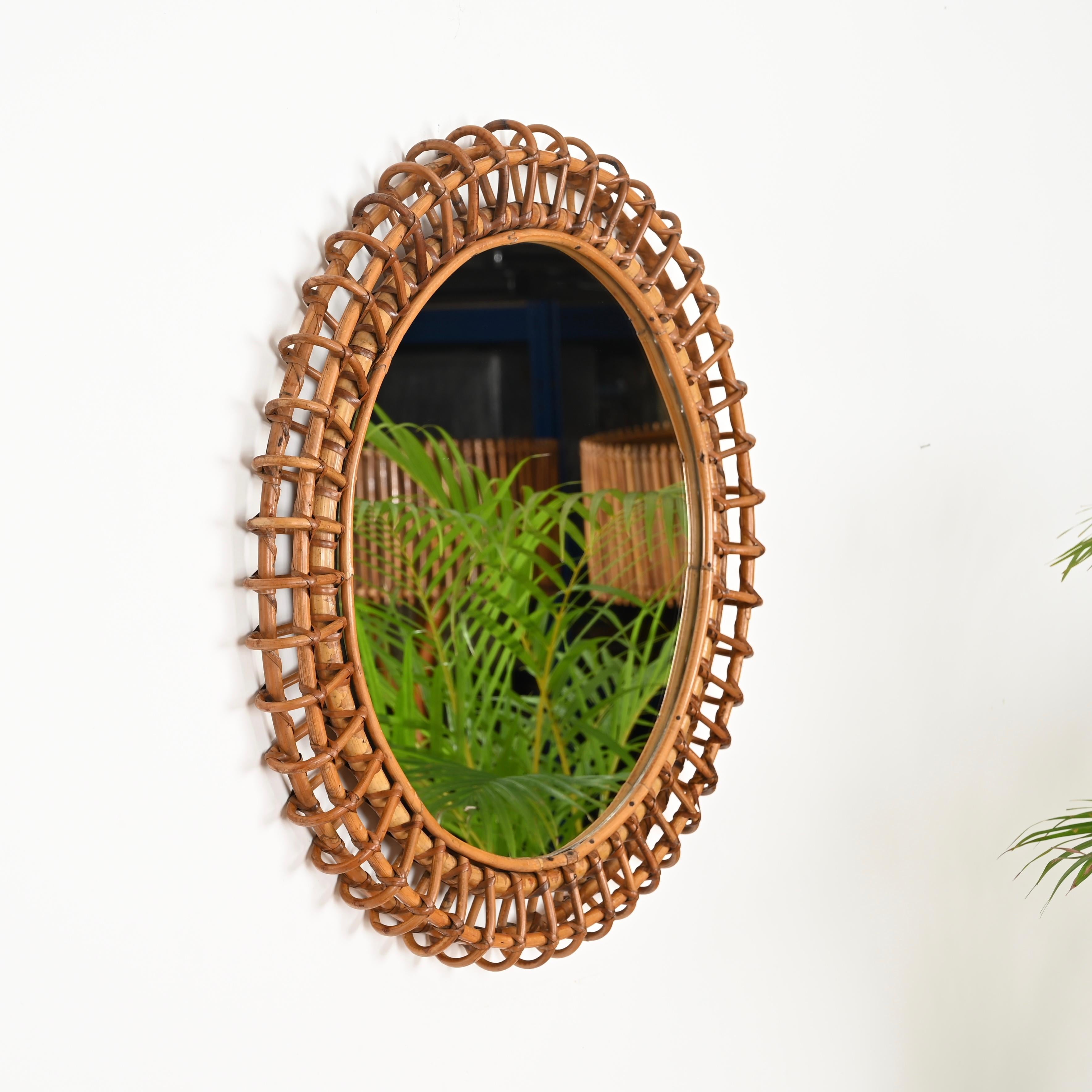 Spectacular French Riviera round mirror in bamboo, curved rattan and hand-woven wicker designed by the mastery of Franco Albini and hand-crafted in Italy during the 1960s.

This incredibly rare organic mirror is in amazing conditions, fully