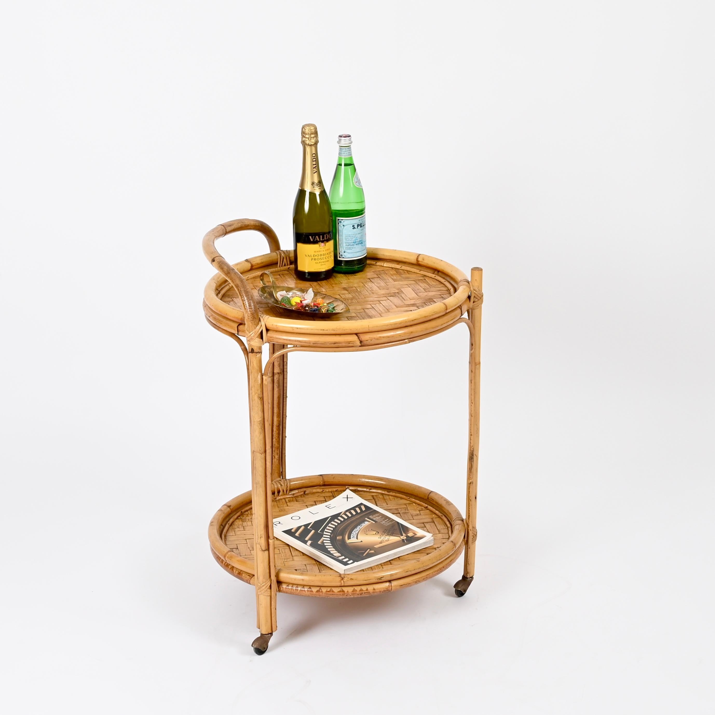 italien French Riviera Round Serving Bar Cart in Bamboo, Rattan and Wicker, Italy, 1960s en vente