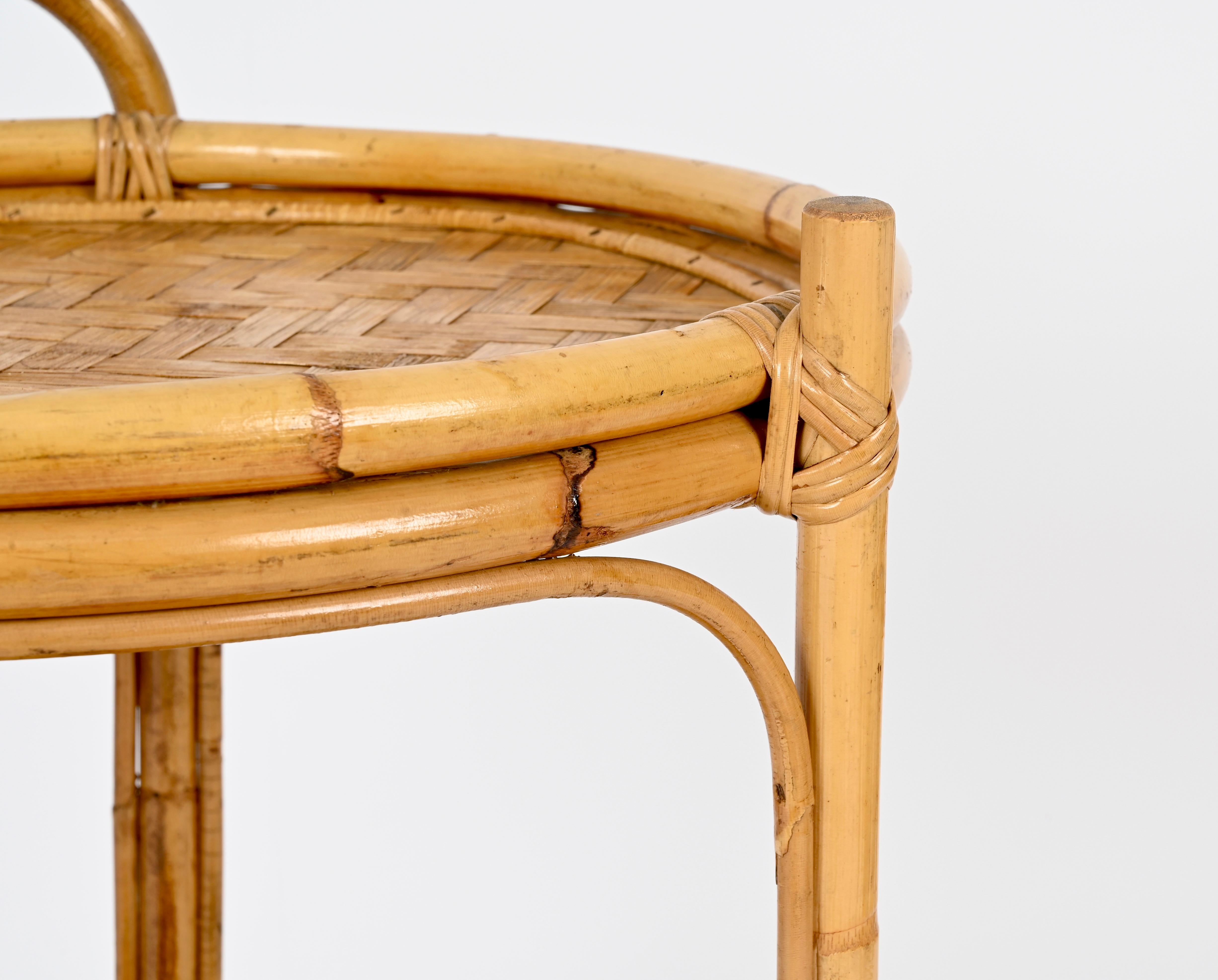 Fait main French Riviera Round Serving Bar Cart in Bamboo, Rattan and Wicker, Italy, 1960s en vente
