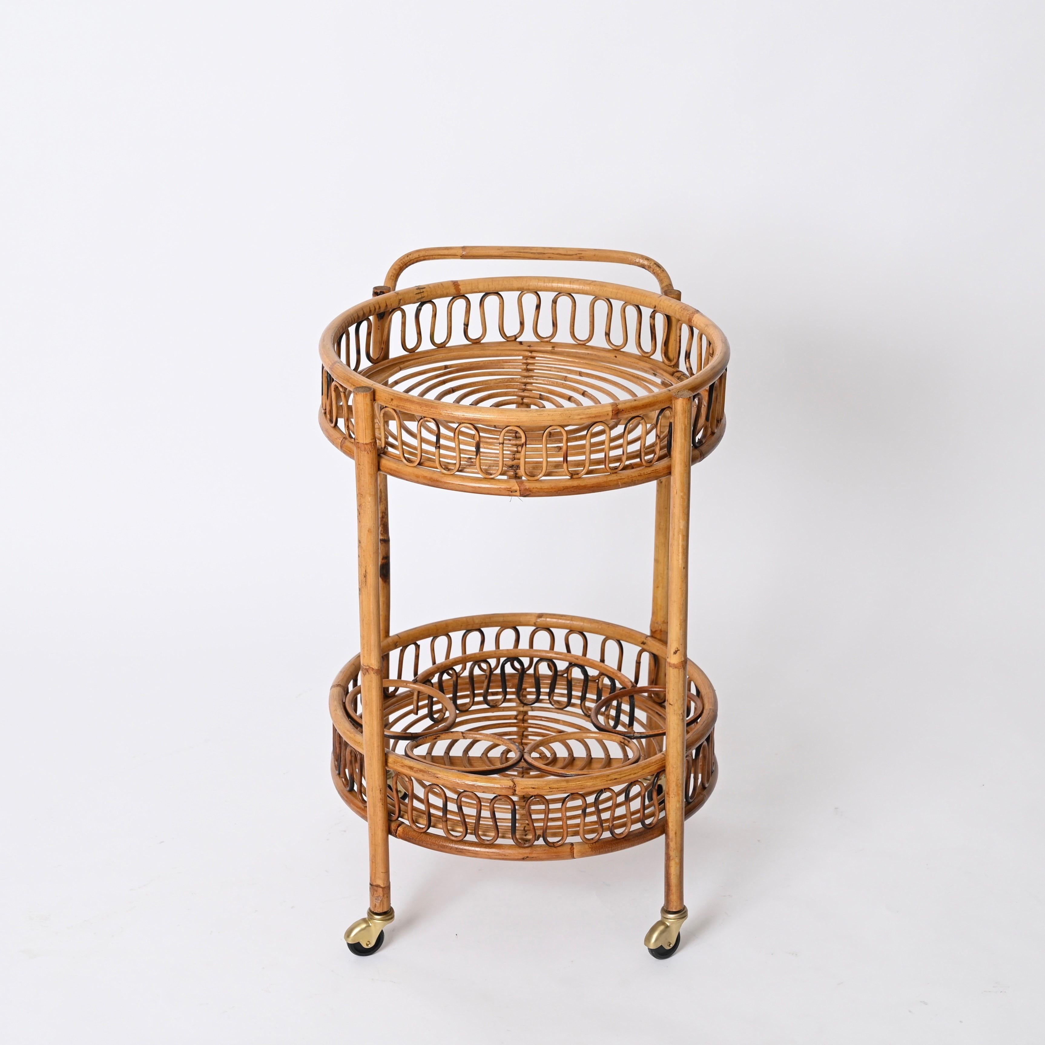 Carrito de bar redondo Riviera Francesa de bambú, ratán y mimbre, Italia Años 60 siglo XX en venta