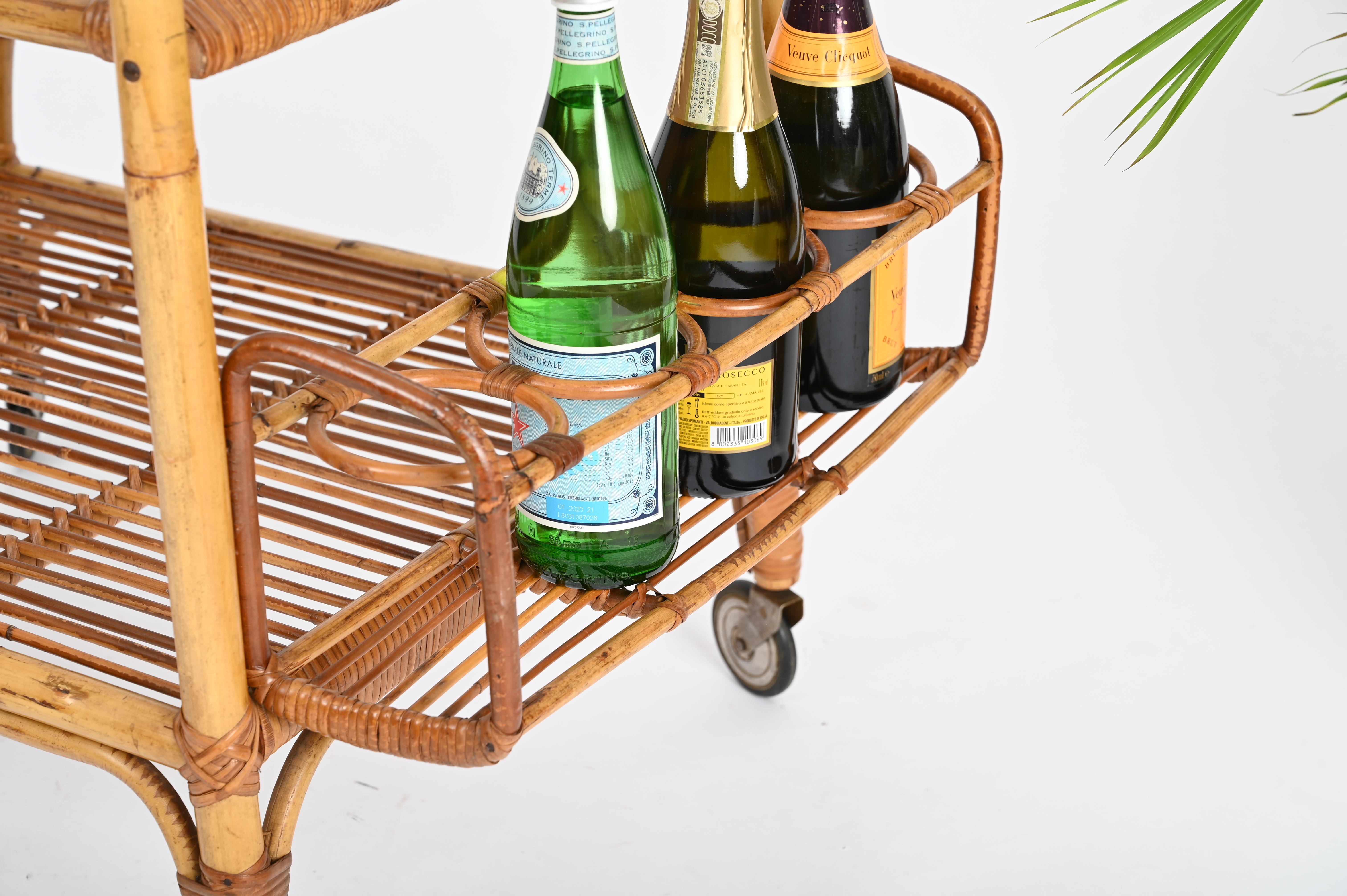 Französischer Riviera-Servierbarwagen aus geschwungenem Bambus, Rattan und Korbweide, Italien 1960er Jahre im Angebot 3