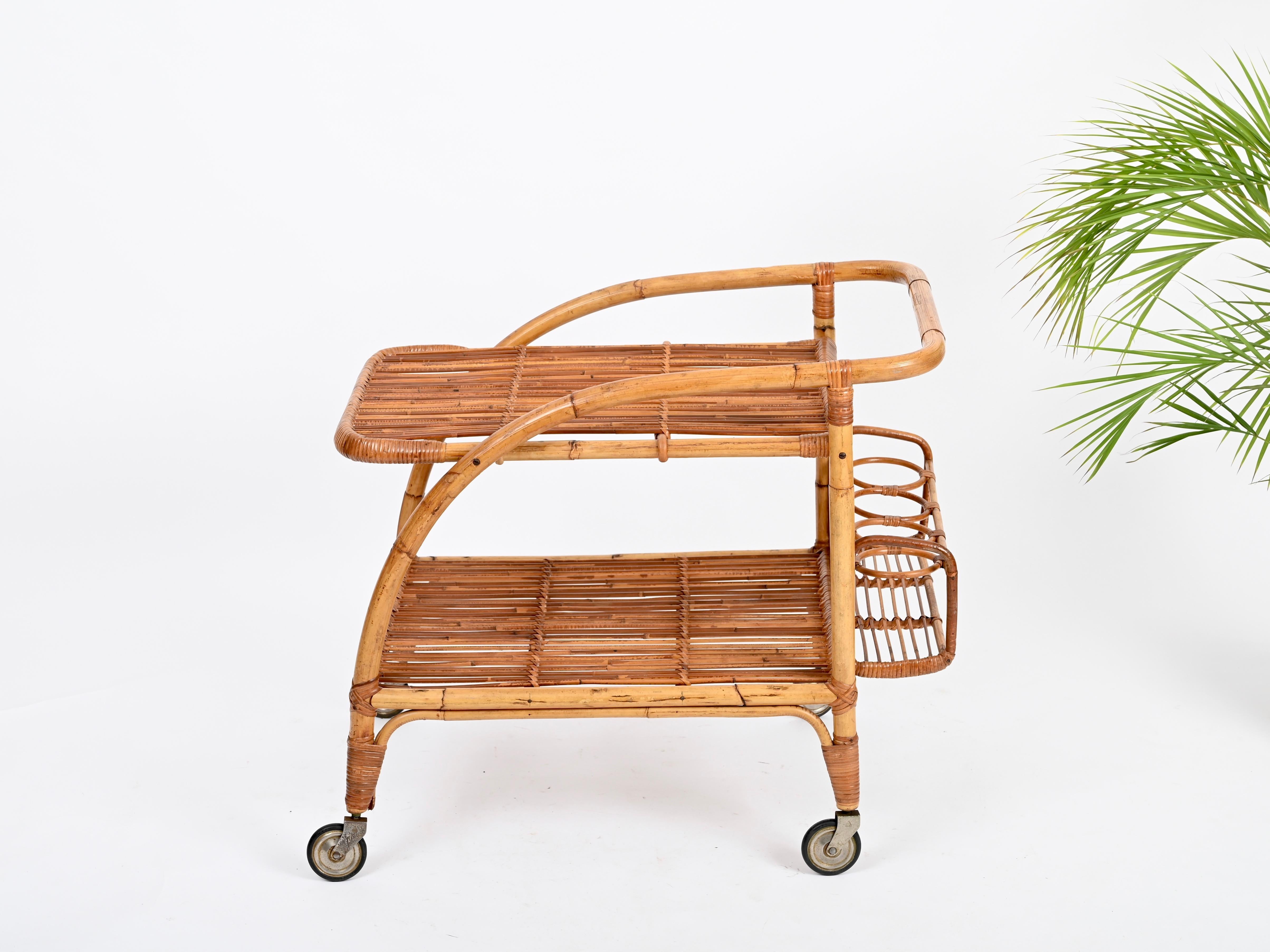 Französischer Riviera-Servierbarwagen aus geschwungenem Bambus, Rattan und Korbweide, Italien 1960er Jahre im Angebot 4