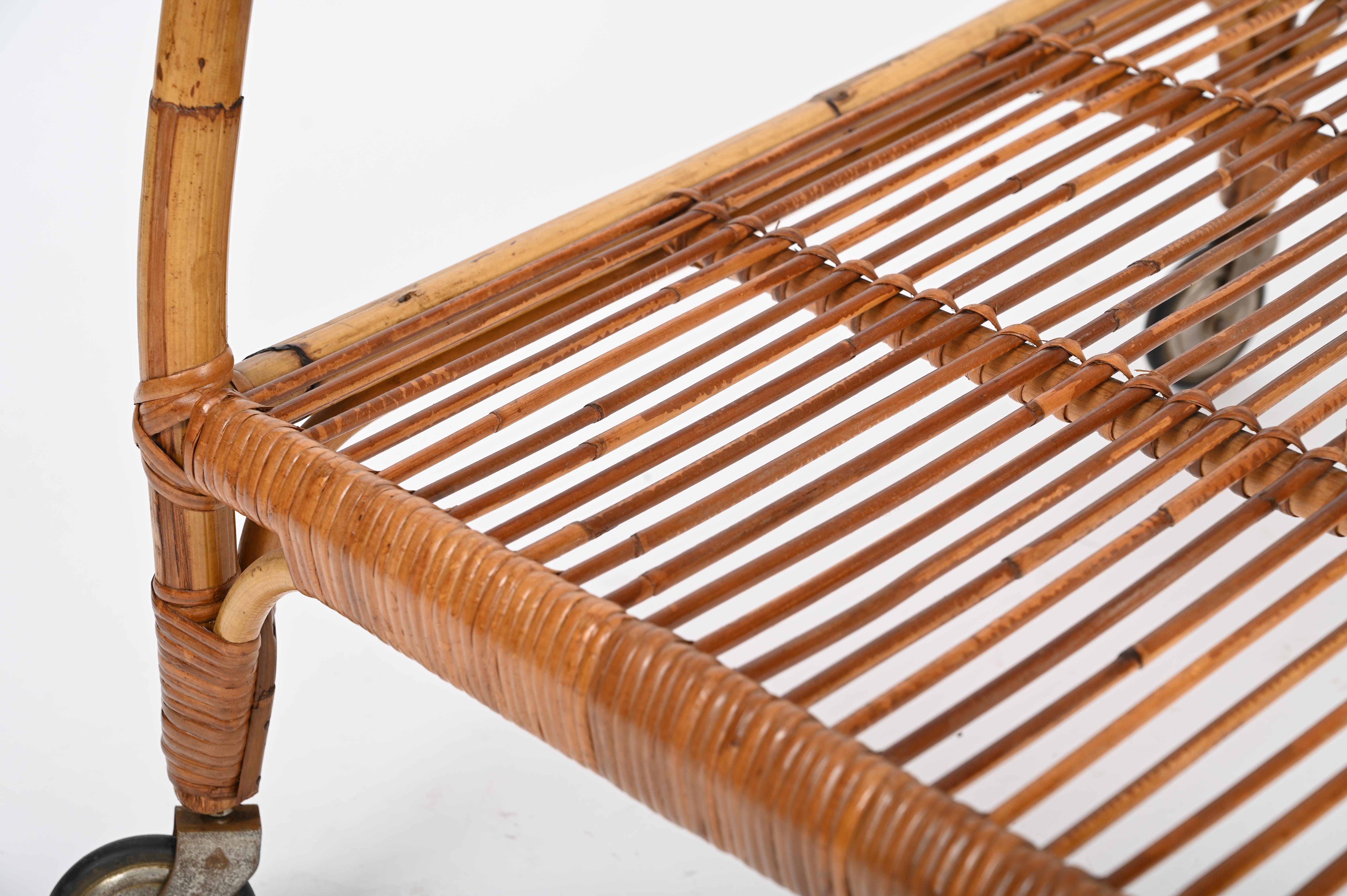 Französischer Riviera-Servierbarwagen aus geschwungenem Bambus, Rattan und Korbweide, Italien 1960er Jahre im Angebot 5