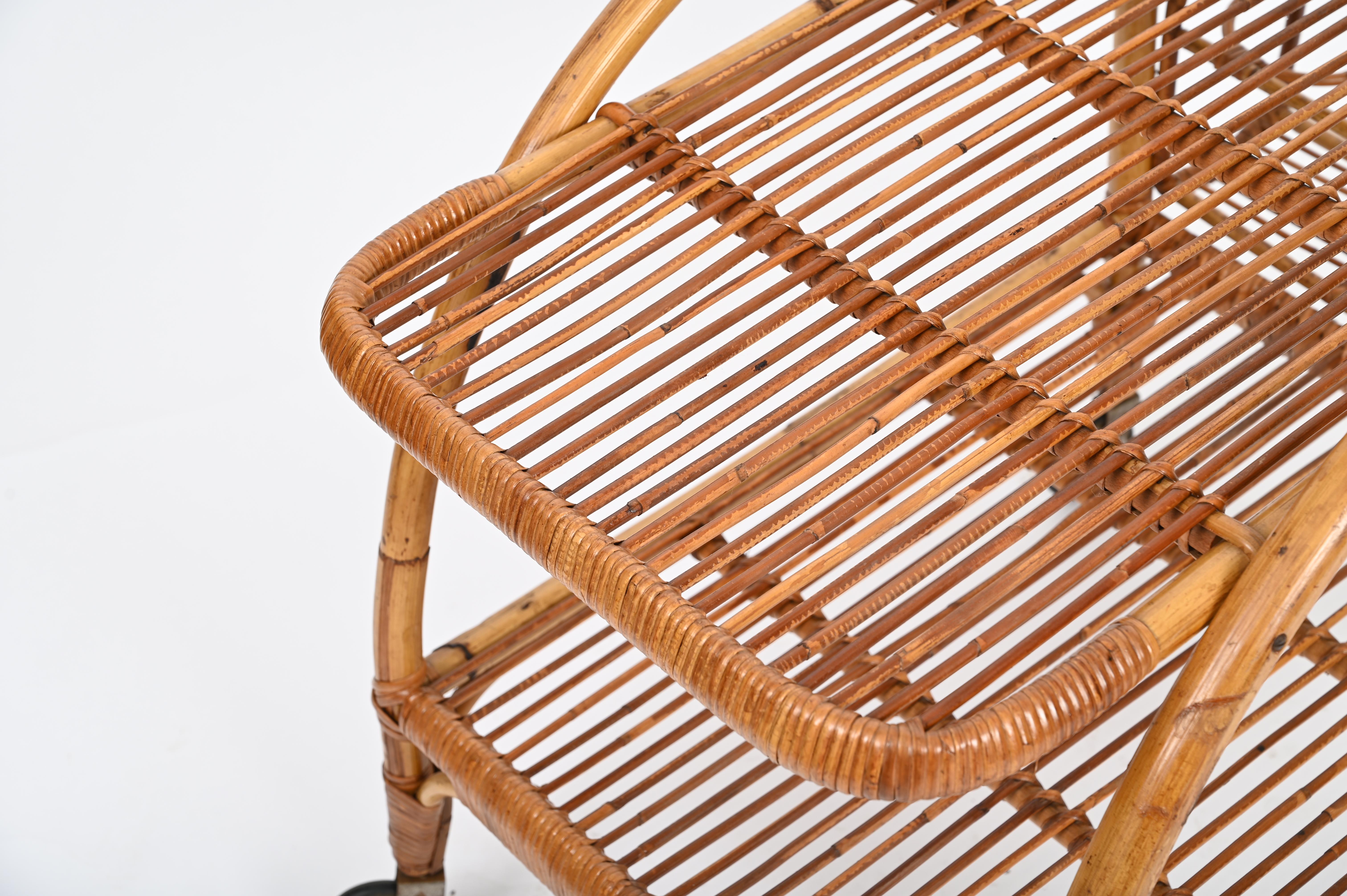 Französischer Riviera-Servierbarwagen aus geschwungenem Bambus, Rattan und Korbweide, Italien 1960er Jahre im Angebot 8