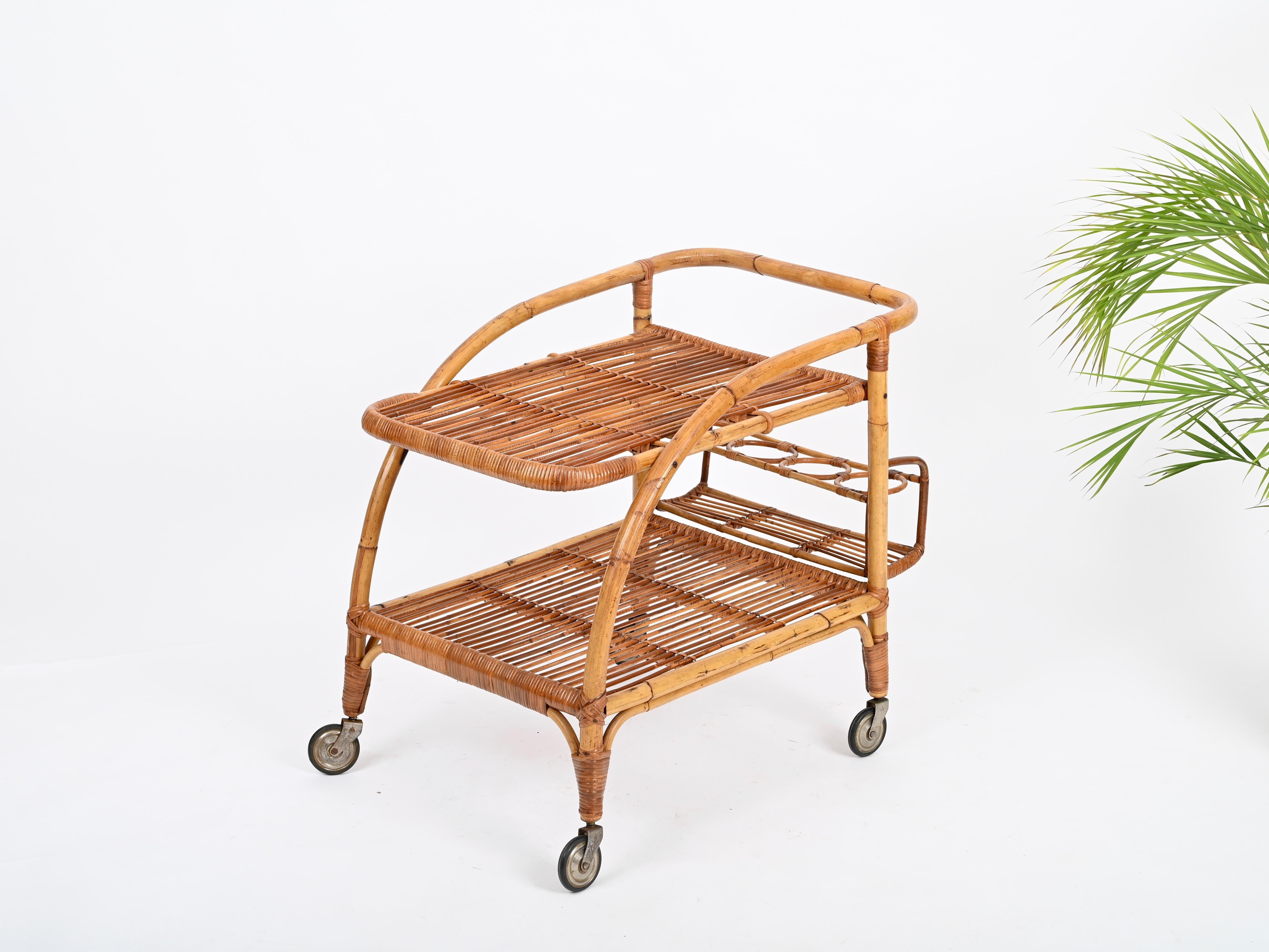 Französischer Riviera-Servierbarwagen aus geschwungenem Bambus, Rattan und Korbweide, Italien 1960er Jahre im Angebot 9