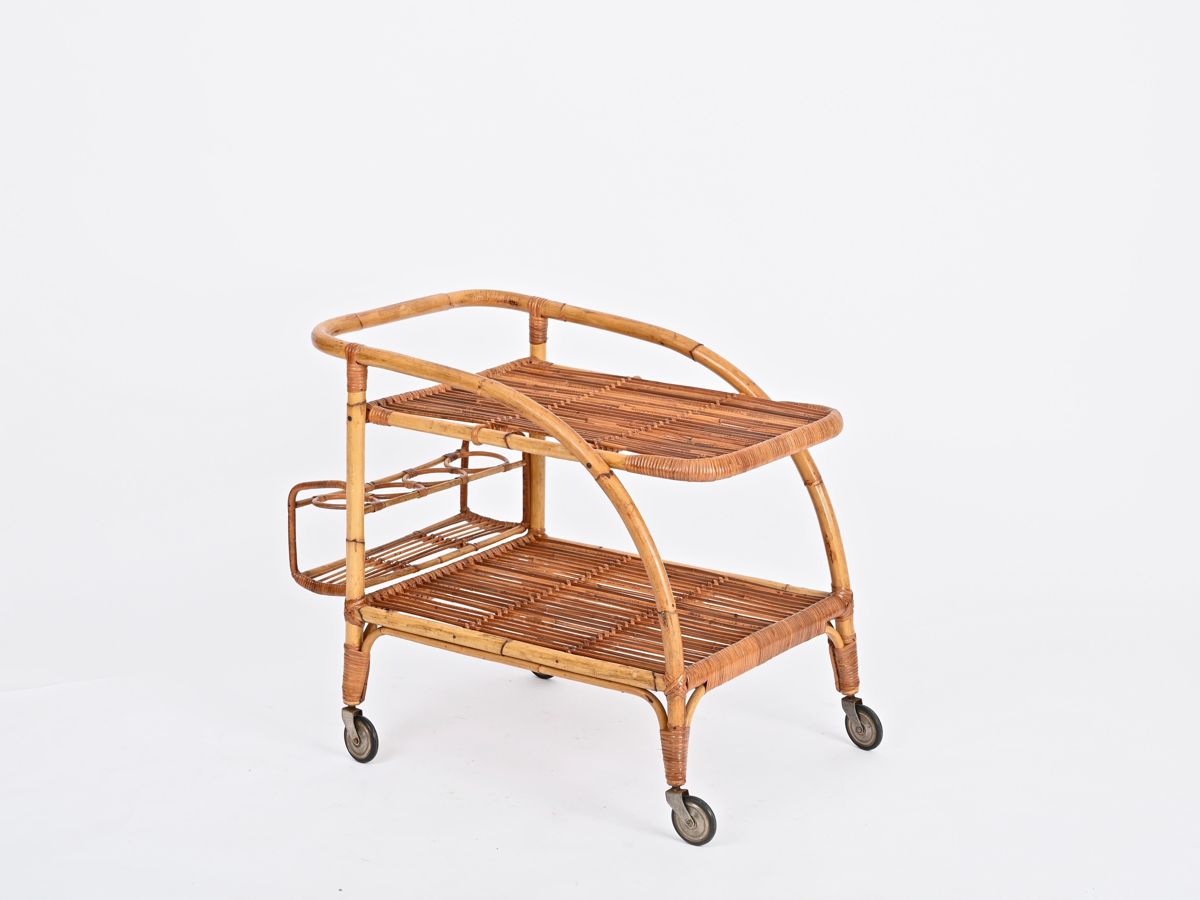 Französischer Riviera-Servierbarwagen aus geschwungenem Bambus, Rattan und Korbweide, Italien 1960er Jahre im Angebot 2