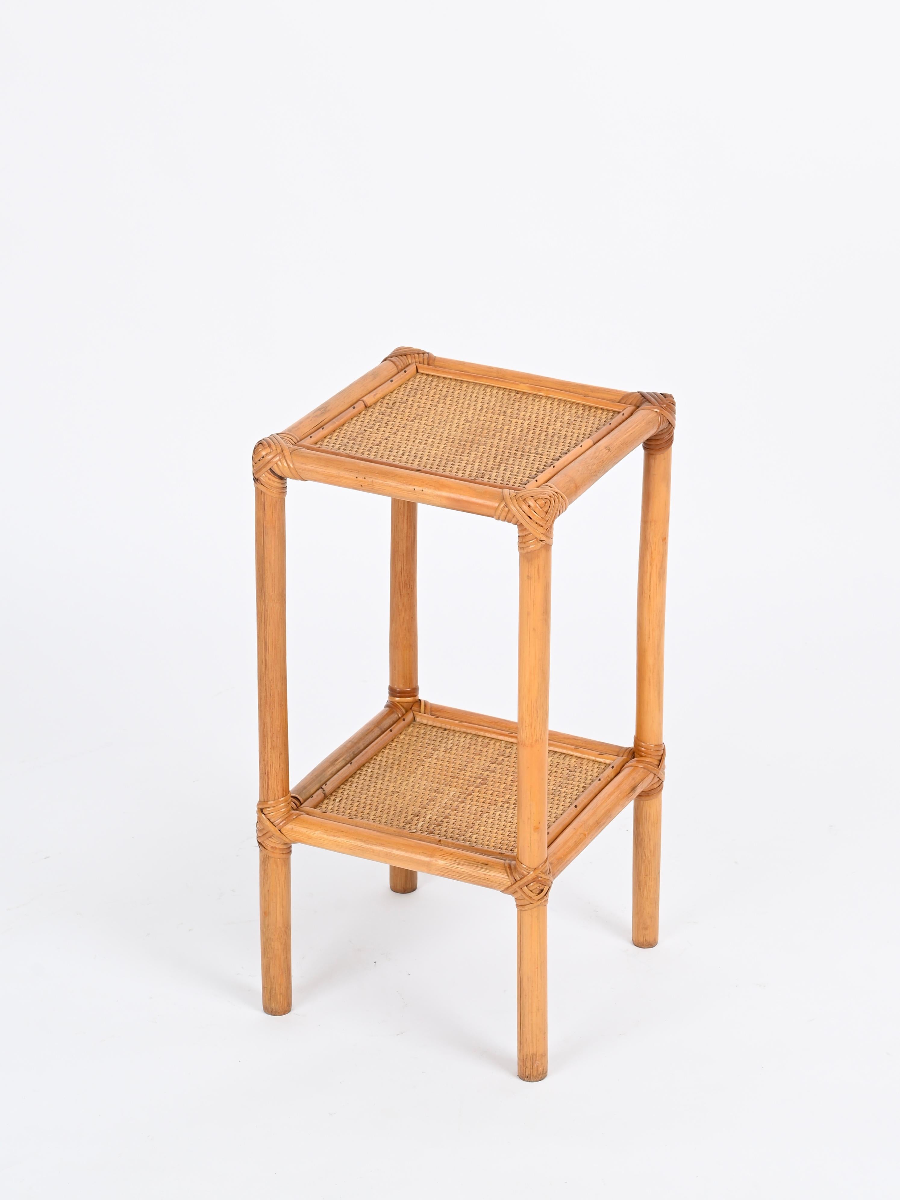 Table d'appoint ou table de nuit de la Côte d'Azur en bambou et rotin, Italie 1970 en vente 1