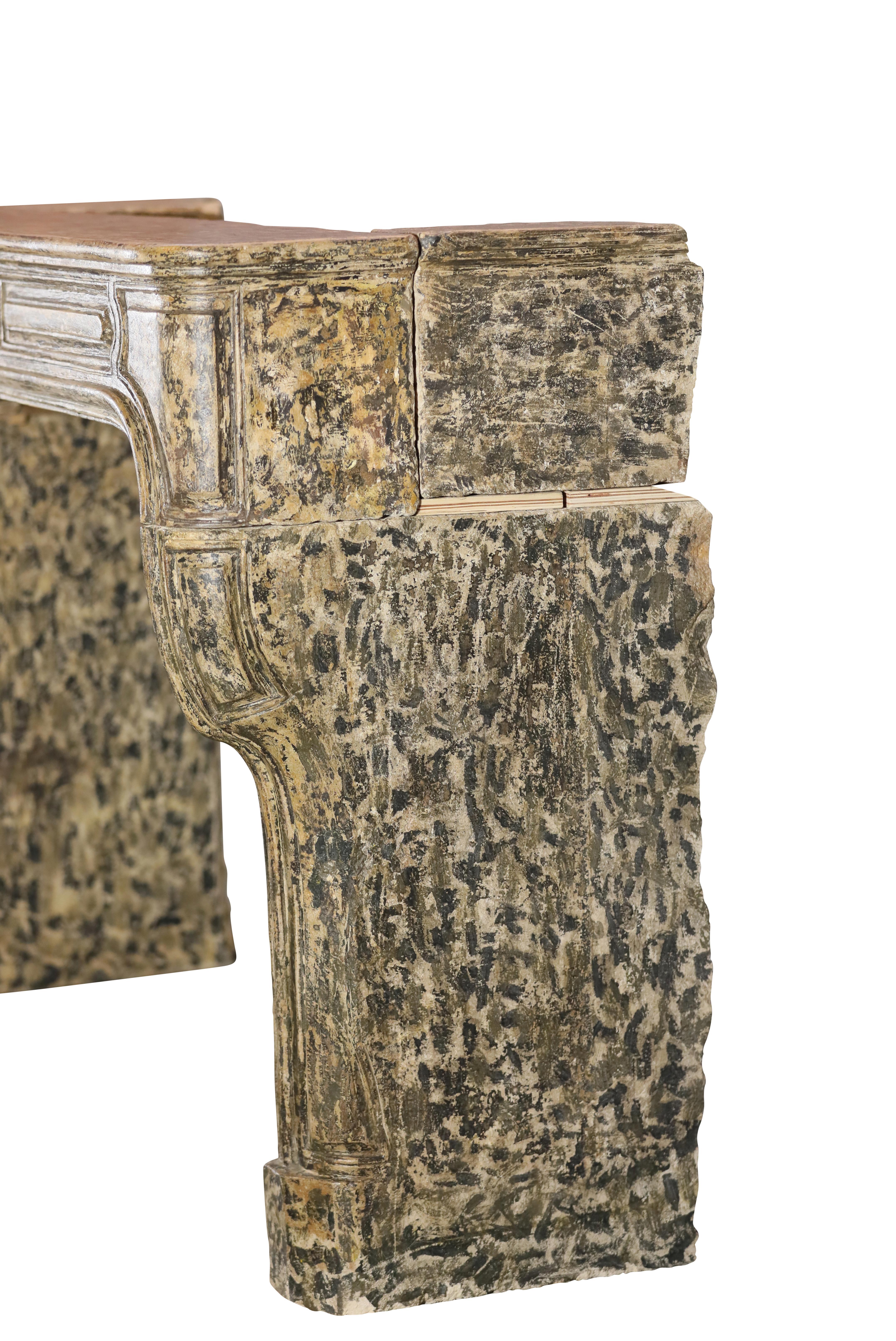 Kaminsims aus Kalkstein im französischen Riviera-Stil mit Patina im Angebot 5