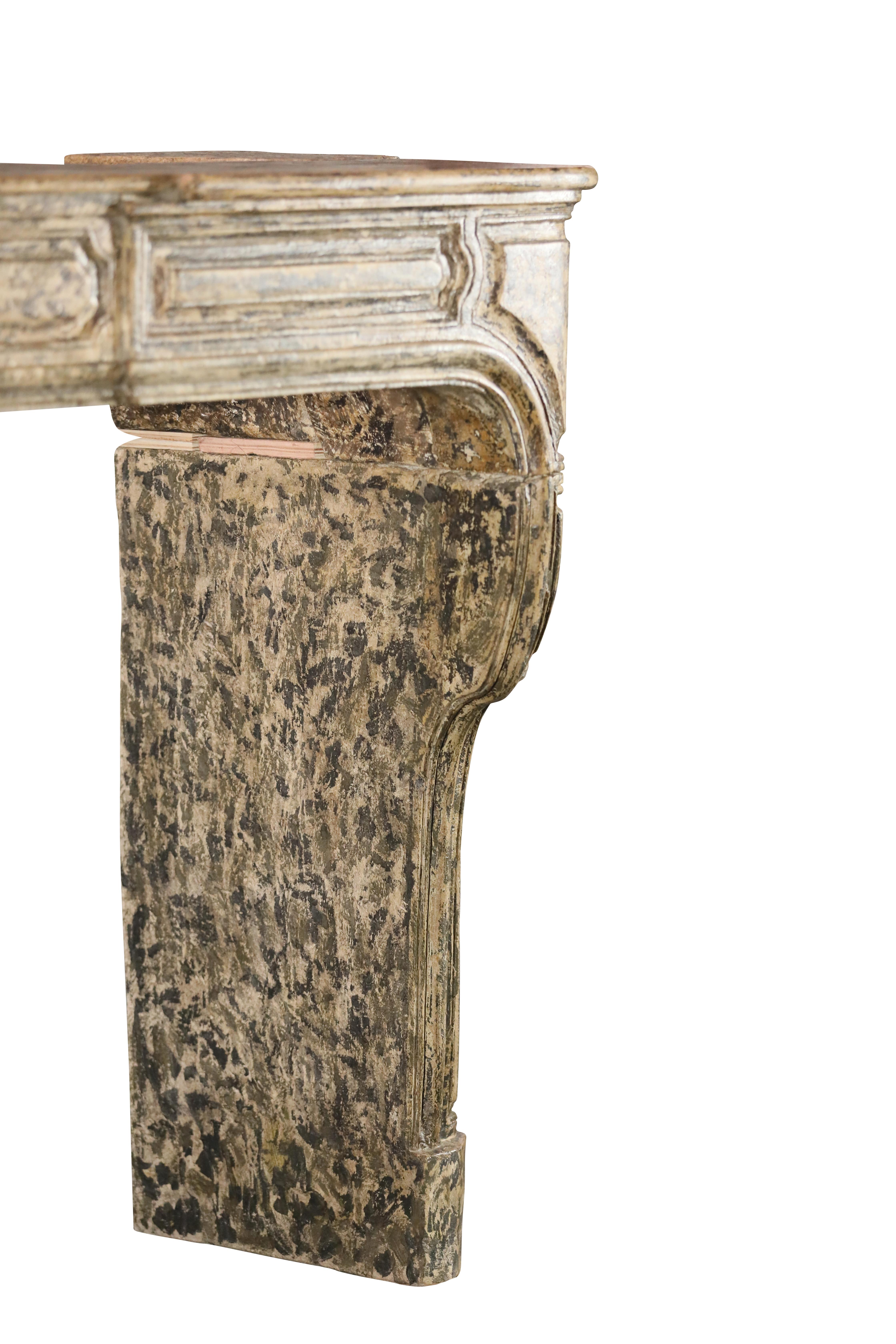 Kaminsims aus Kalkstein im französischen Riviera-Stil mit Patina im Angebot 10