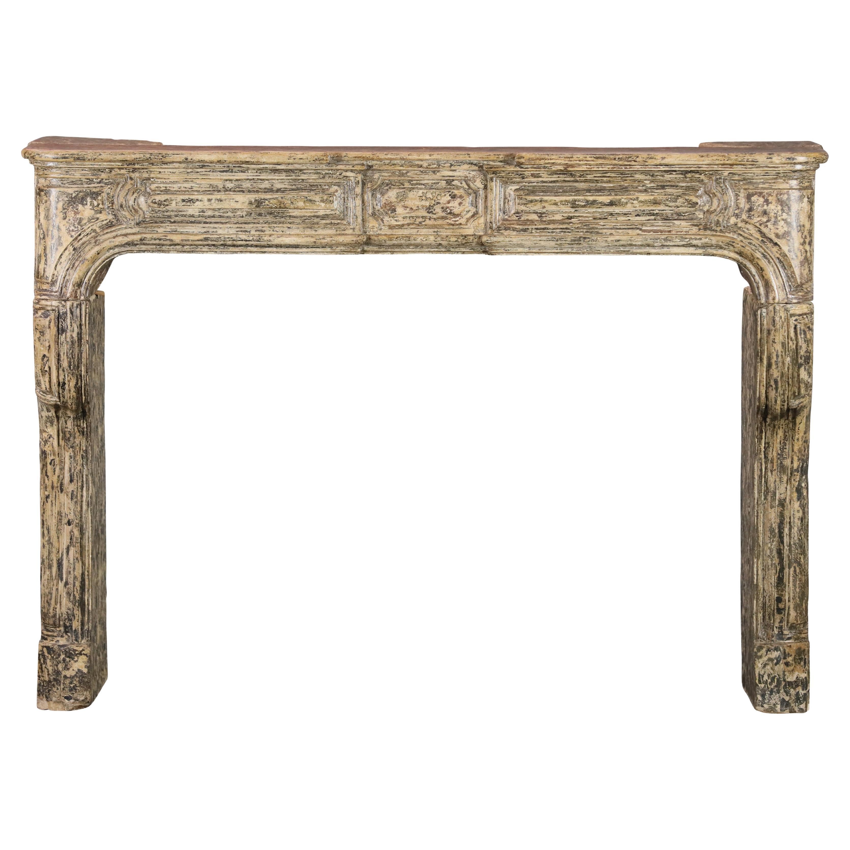 Kaminsims aus Kalkstein im französischen Riviera-Stil mit Patina im Angebot