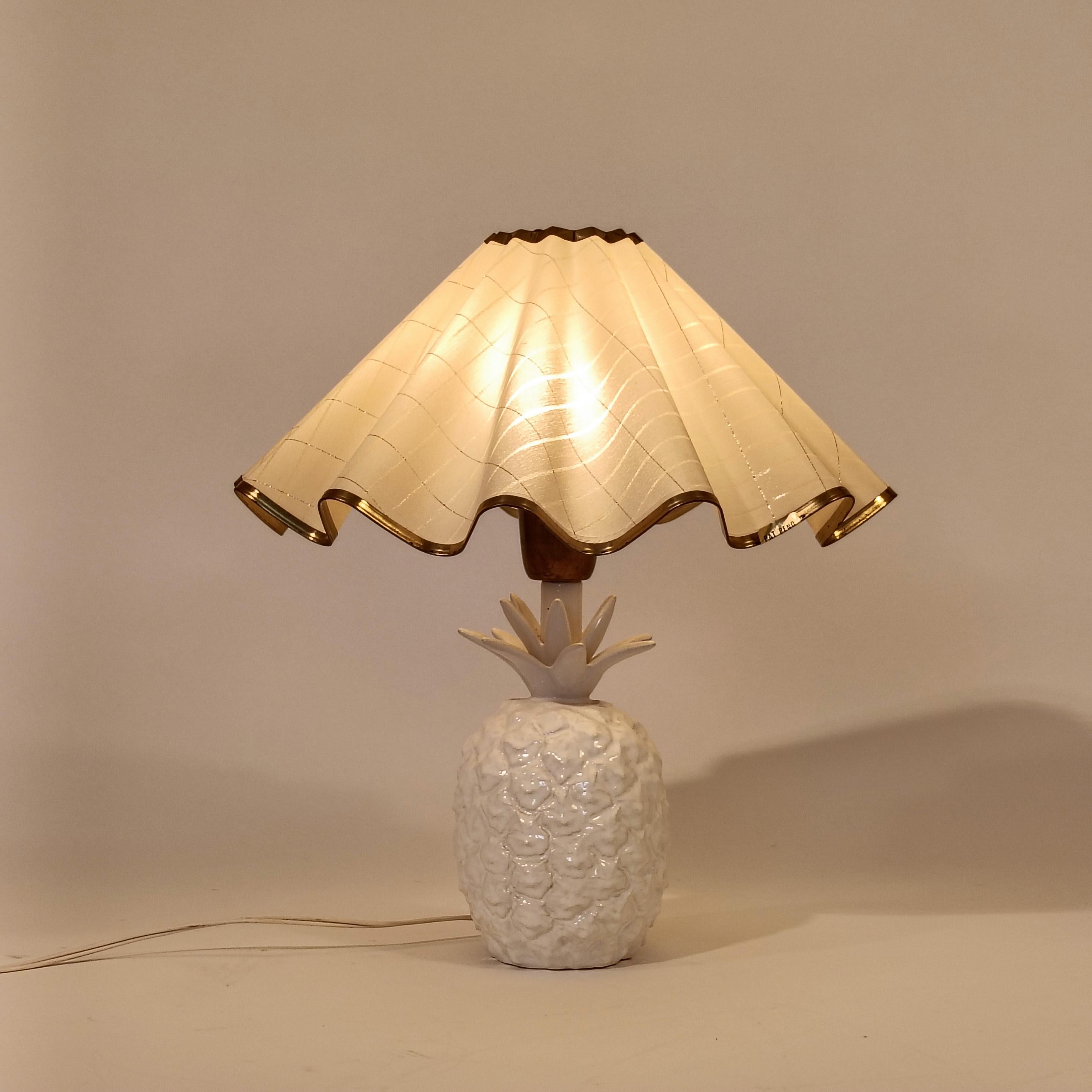 Italiano Stile Costa Azzurra. Lampada da tavolo in ceramica ananas di Bassano, Italia, anni '80 in vendita