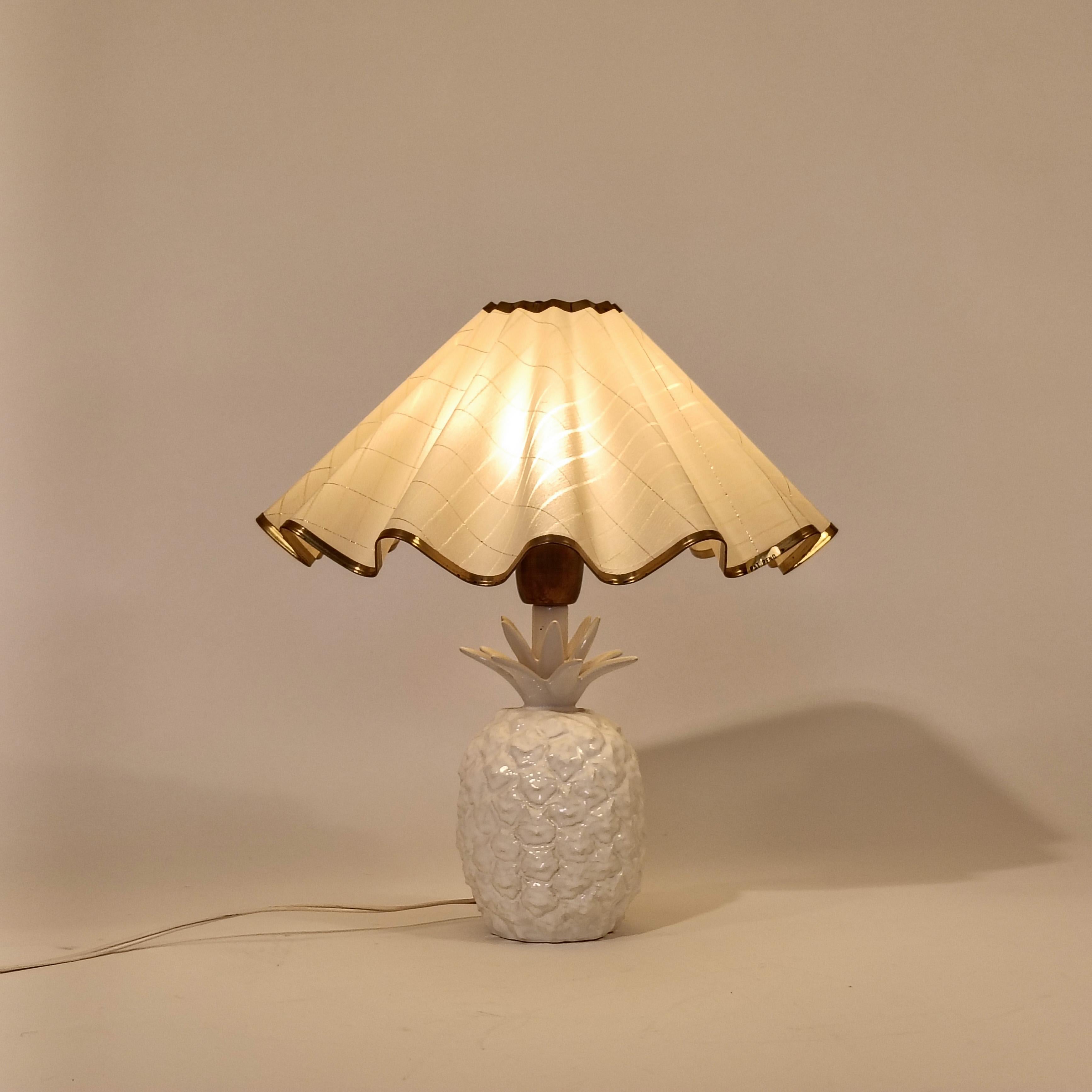 Fatto a mano Stile Costa Azzurra. Lampada da tavolo in ceramica ananas di Bassano, Italia, anni '80 in vendita