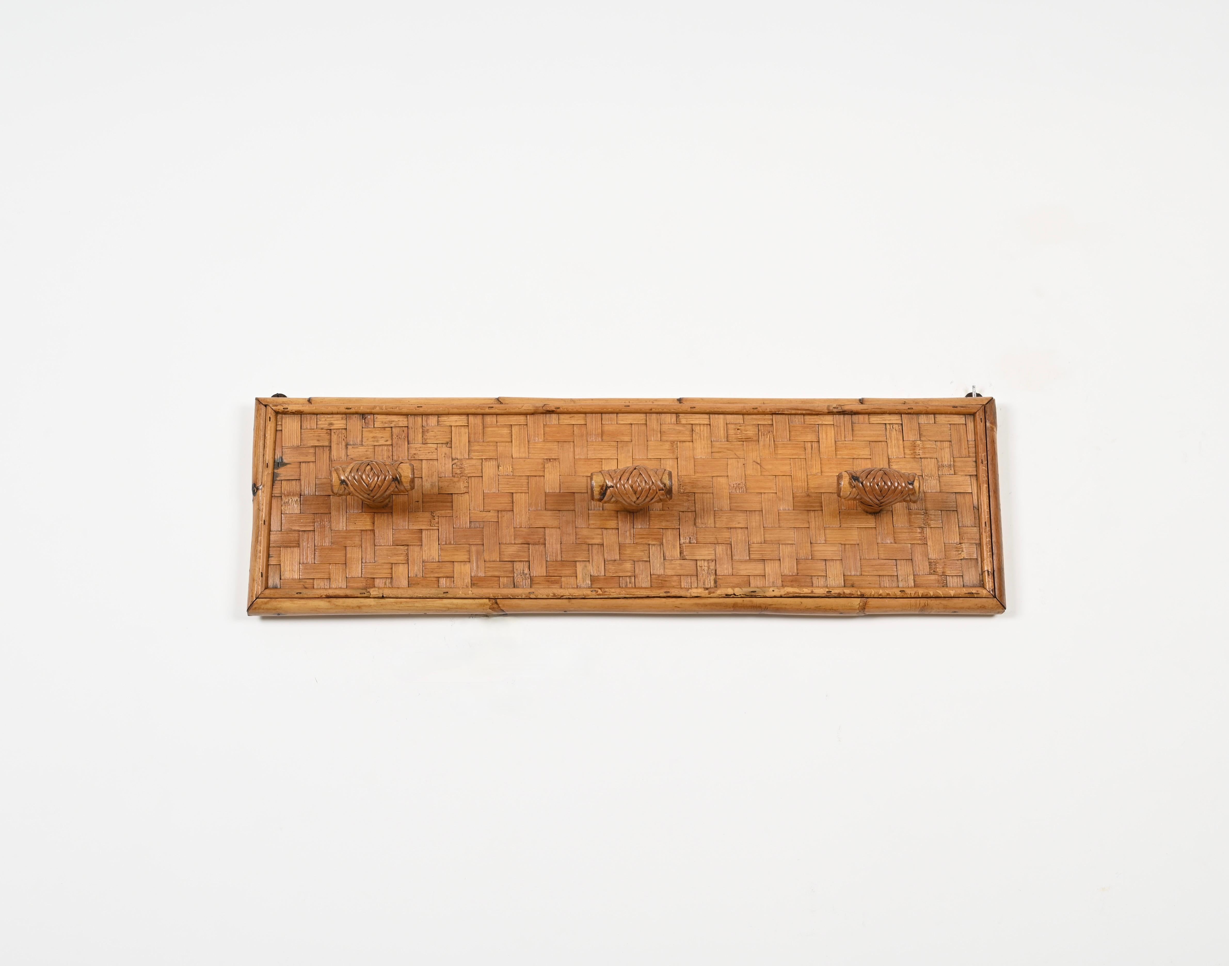 French Riviera Three Hook Coat Rack in Wicker, Rattan and Bamboo, Italy 1960s In Good Condition For Sale In Roma, IT