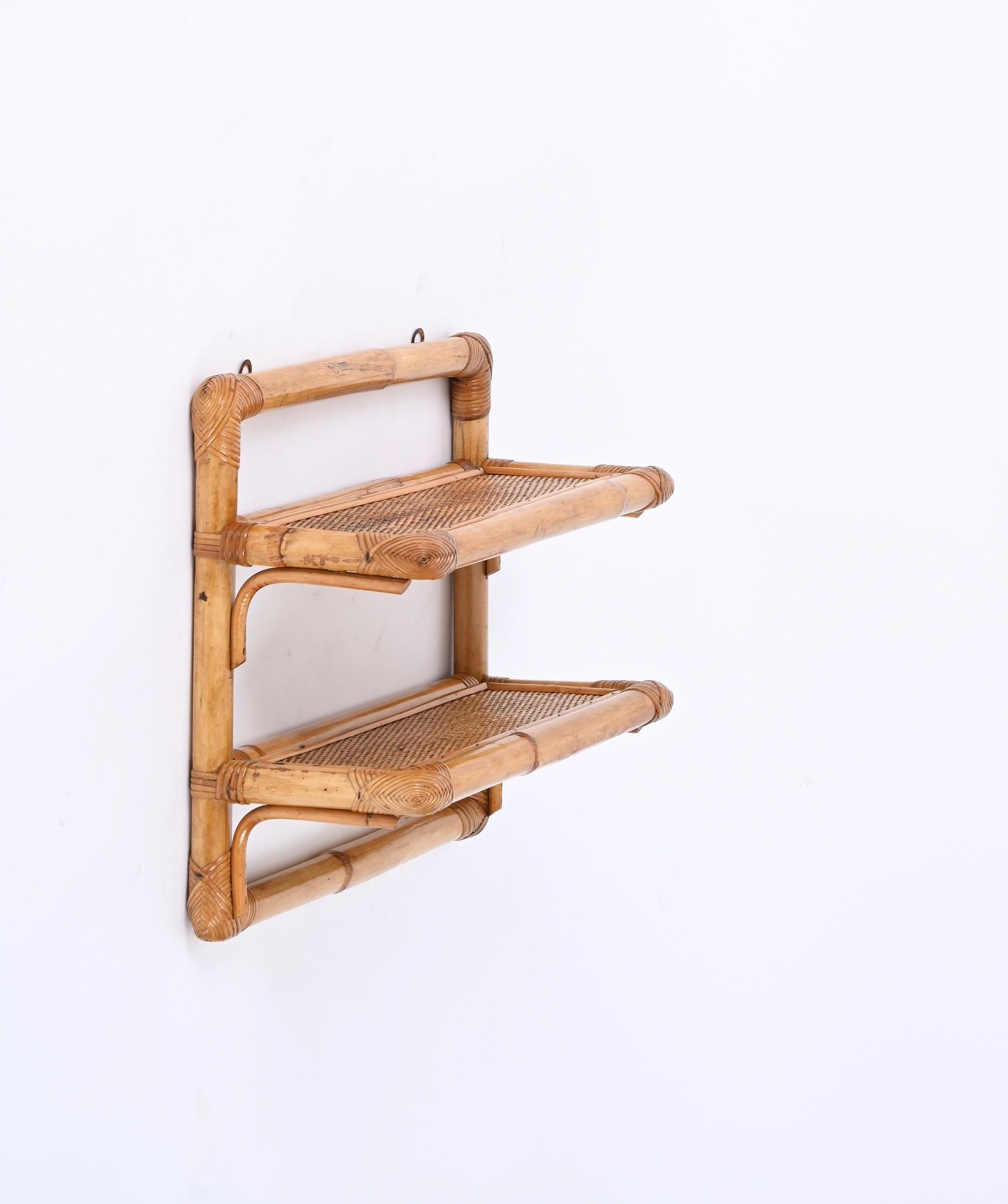 French Riviera Two-Tier Wall Shelf in Rattan and Bamboo, Italy 1970s In Good Condition In Roma, IT
