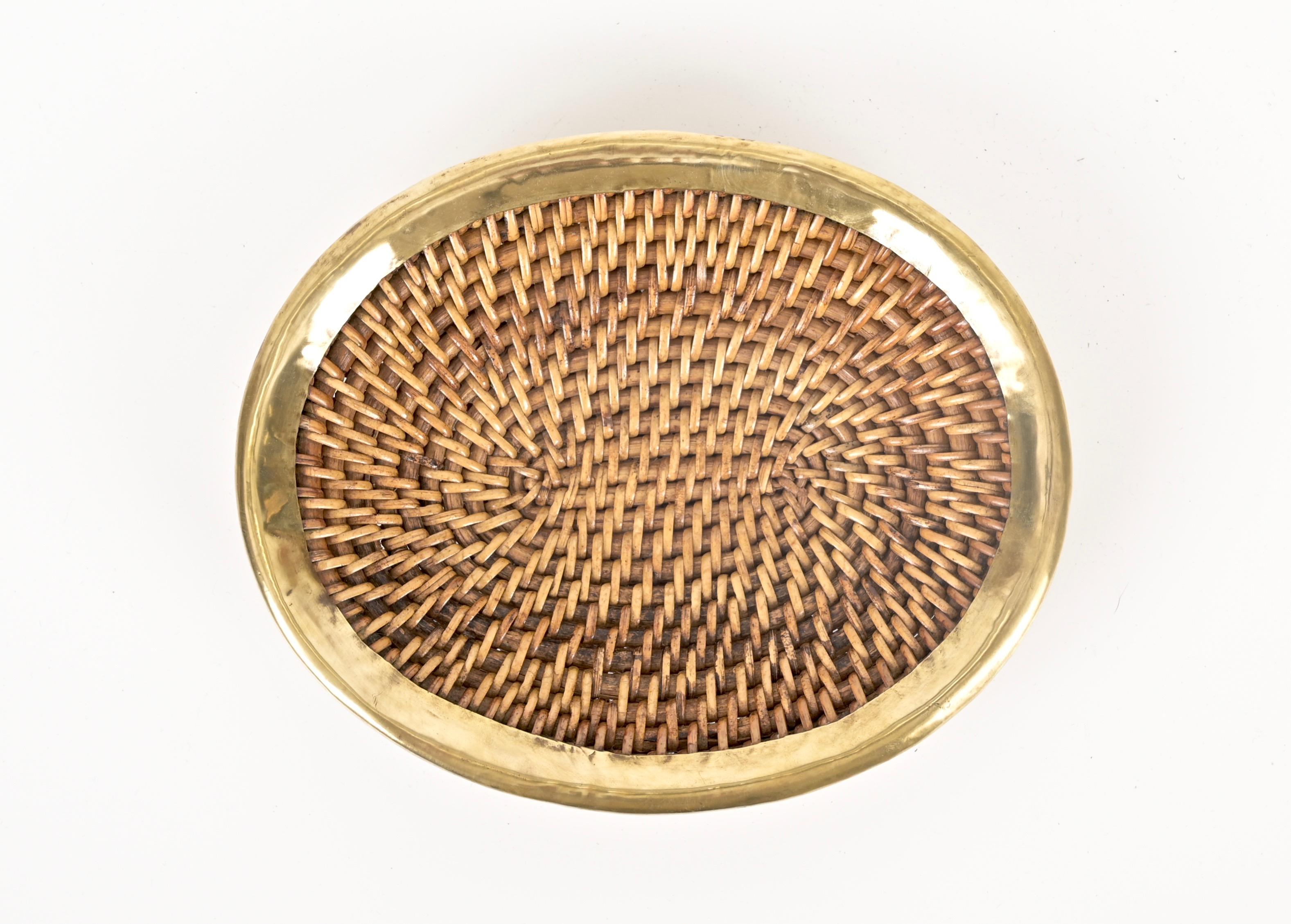 Mid-Century Modern French Riviera Vide-Poche Bowl Tray in Woven Rattan and Brass, Italy 1970s For Sale