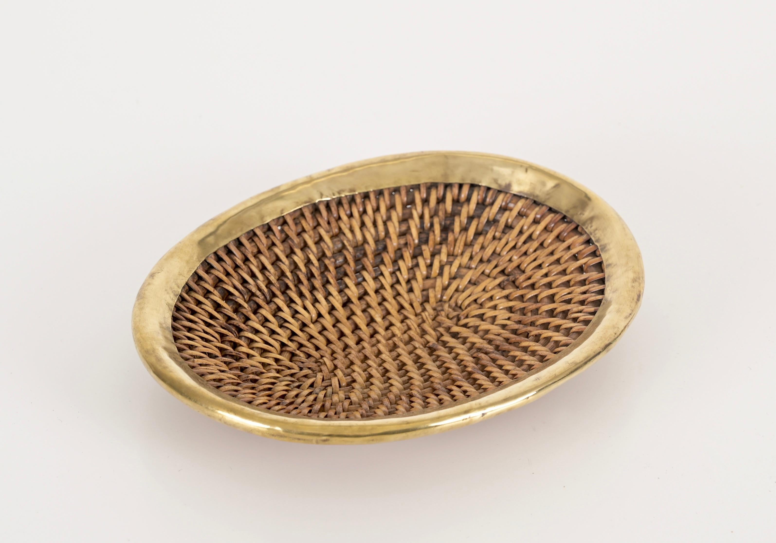 20th Century French Riviera Vide-Poche Bowl Tray in Woven Rattan and Brass, Italy 1970s For Sale