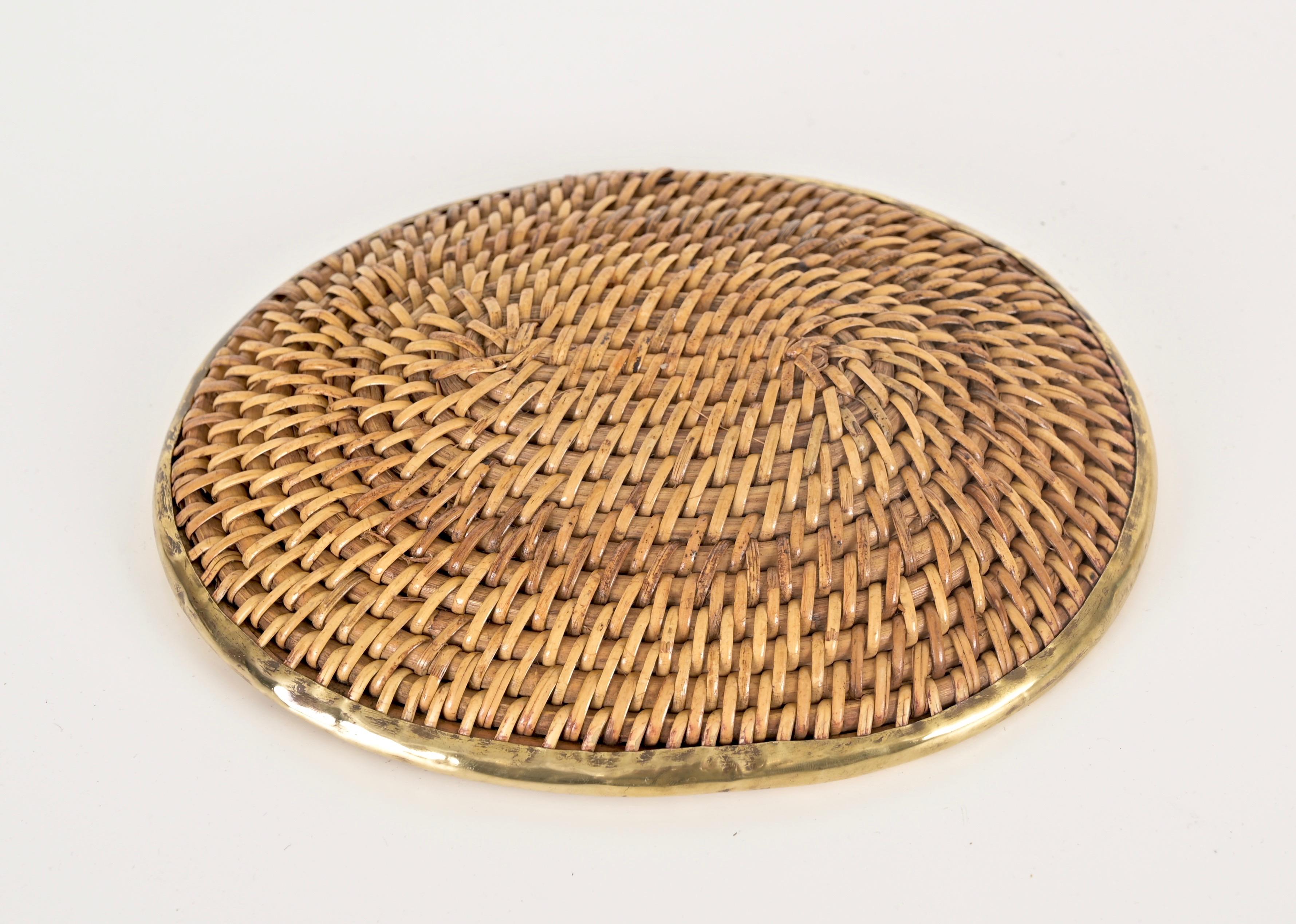 French Riviera Vide-Poche Bowl Tray in Woven Rattan and Brass, Italy 1970s For Sale 2