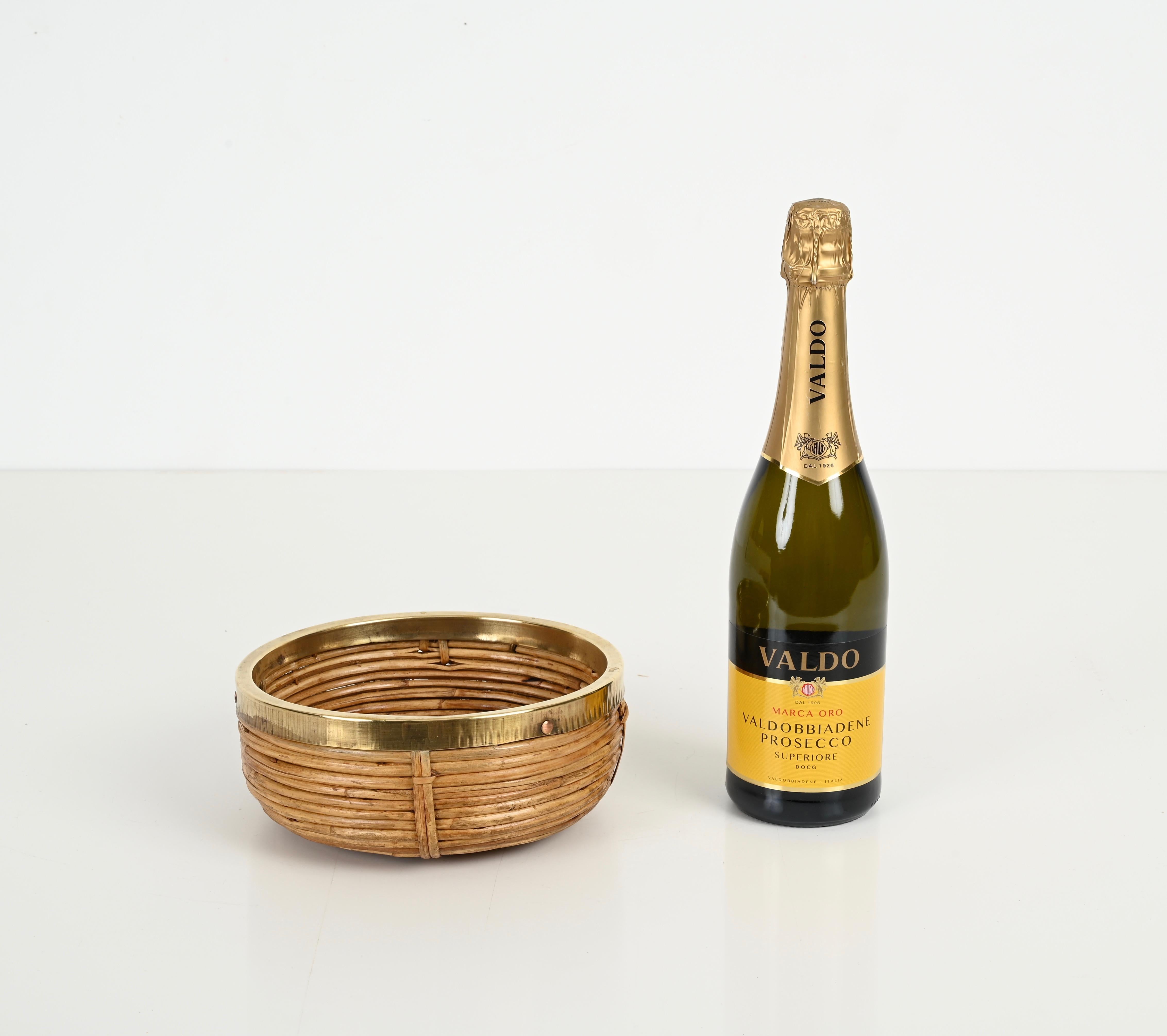 Hand-Crafted French Riviera Vide-Poche or Bowl in Rattan, Brass and Wicker, Italy 1970s For Sale