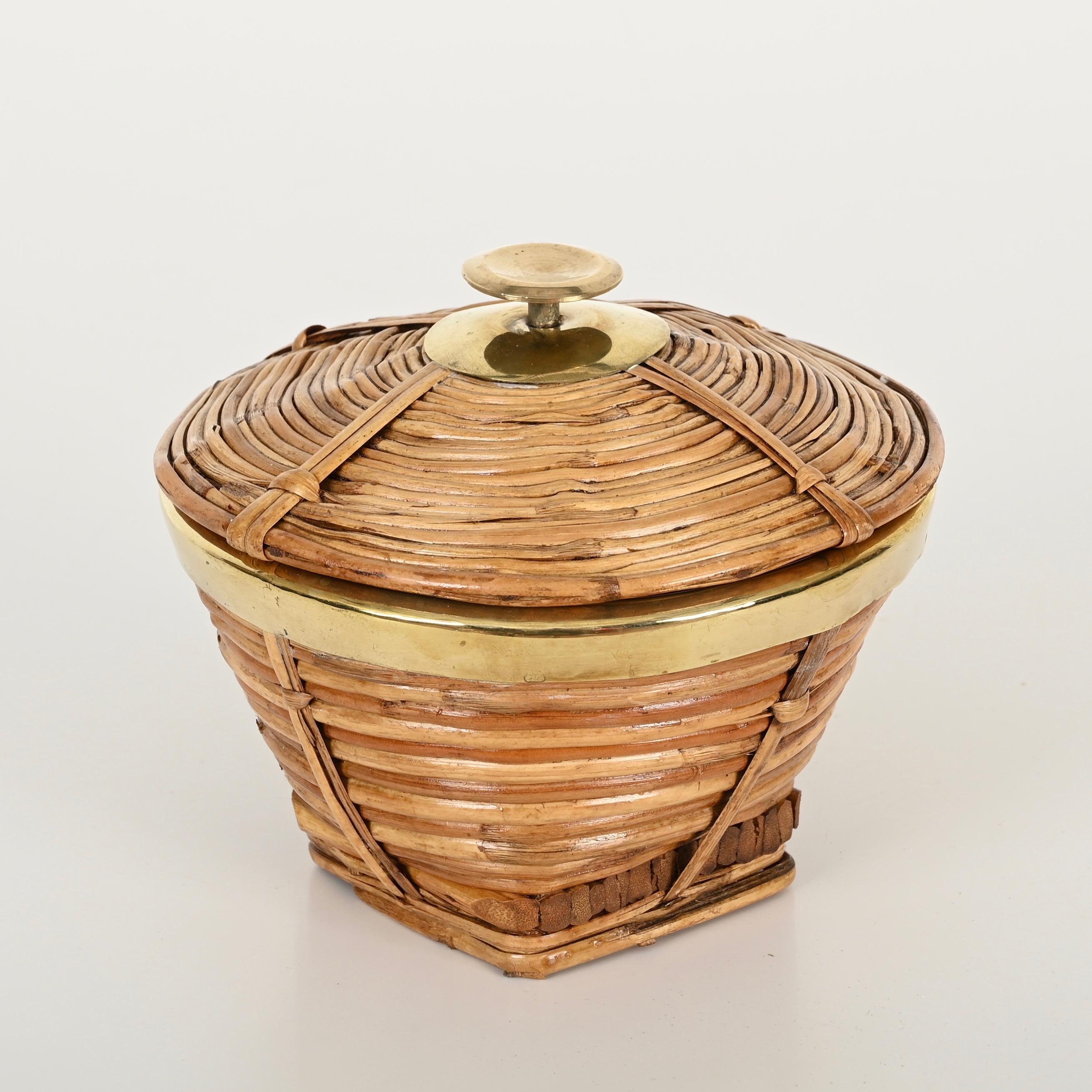French Riviera Vide-Poche or Jewelry Box in Rattan and Brass, Crespi, Italy 1970 For Sale 3