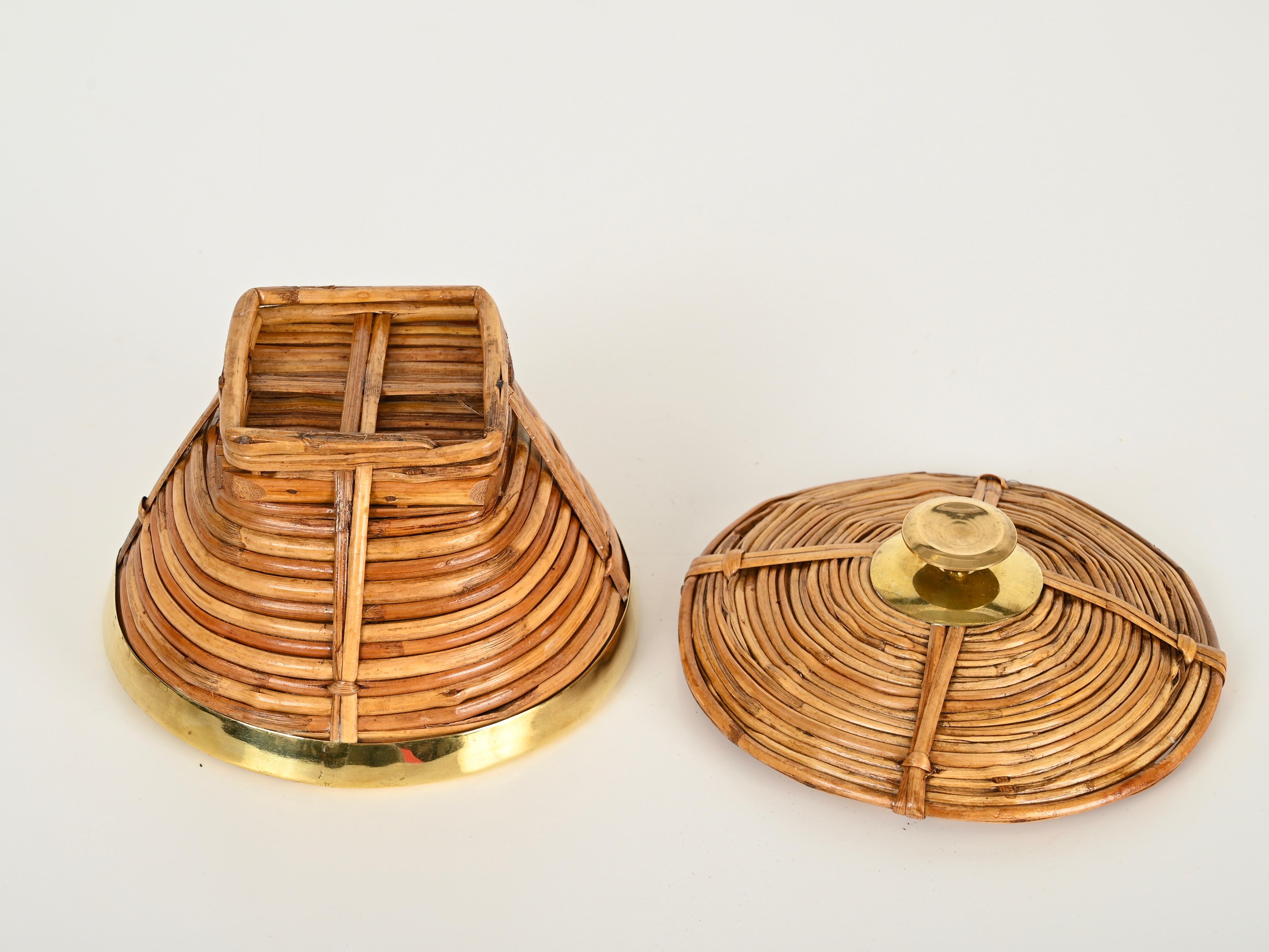 French Riviera Vide-Poche or Jewelry Box in Rattan and Brass, Crespi, Italy 1970 For Sale 5