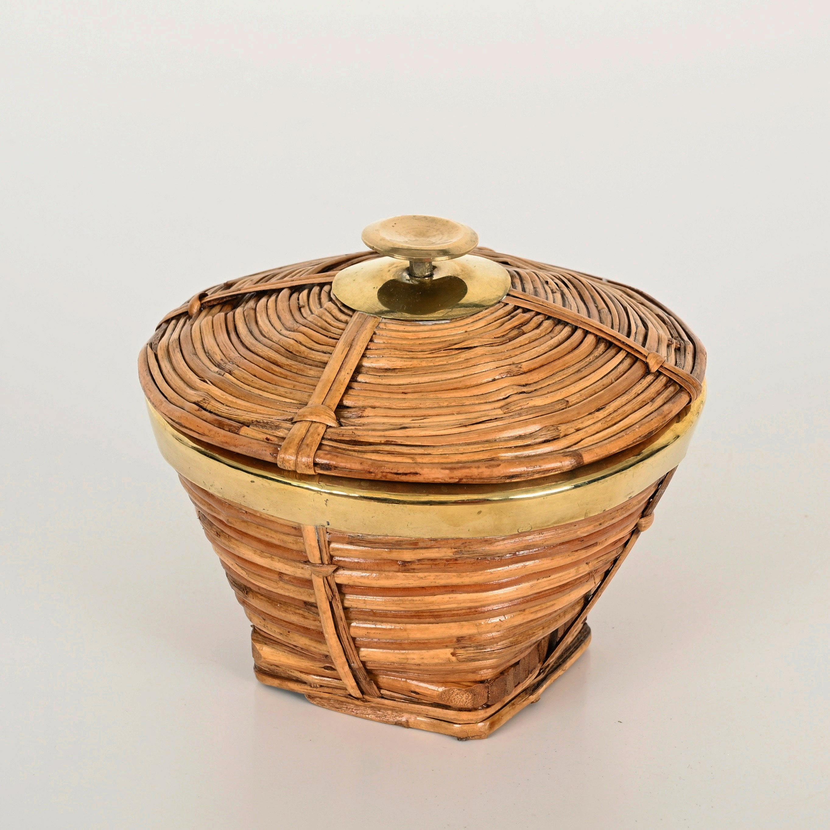 20th Century French Riviera Vide-Poche or Jewelry Box in Rattan and Brass, Crespi, Italy 1970 For Sale