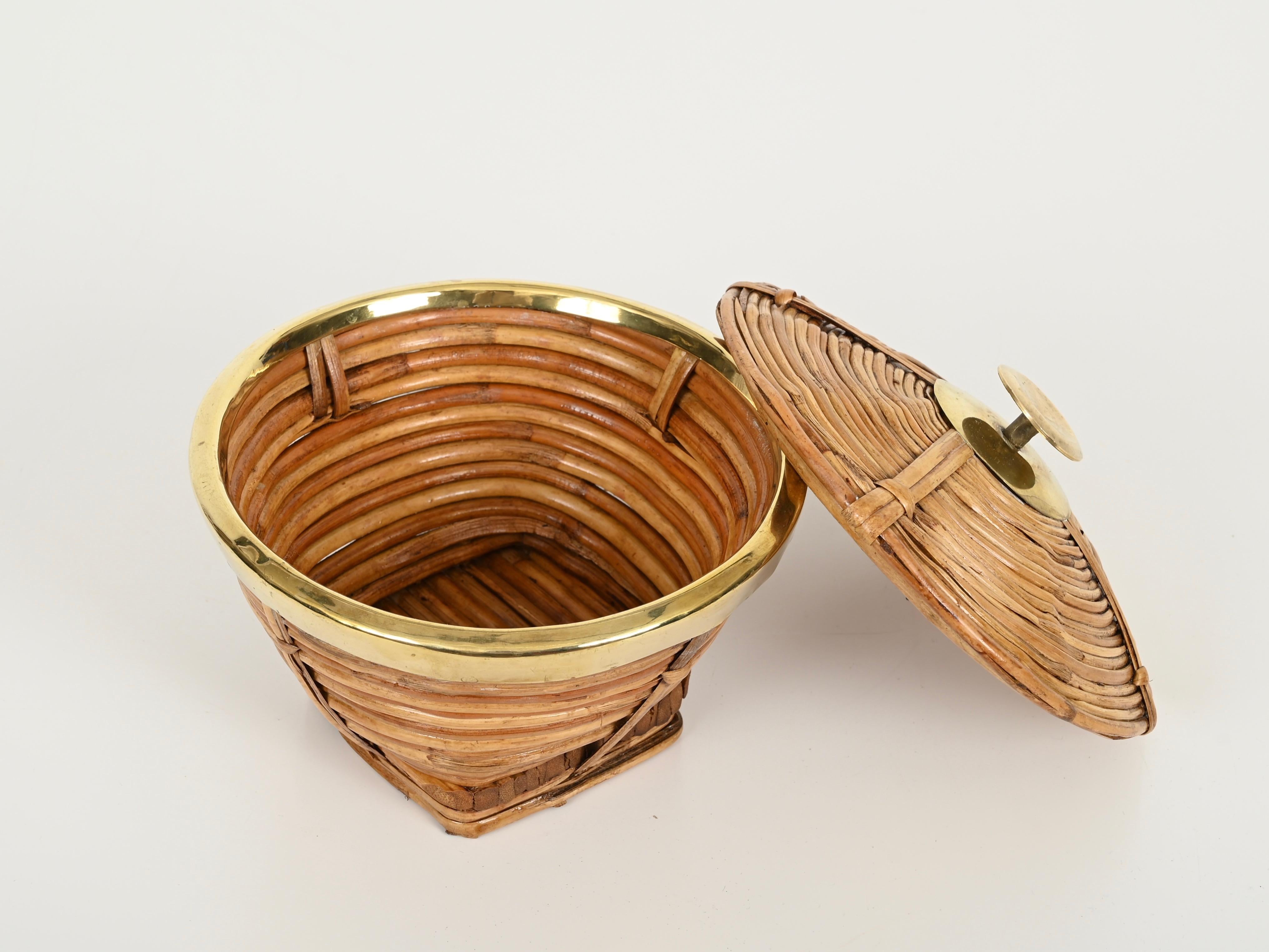 French Riviera Vide-Poche or Jewelry Box in Rattan and Brass, Crespi, Italy 1970 For Sale 2