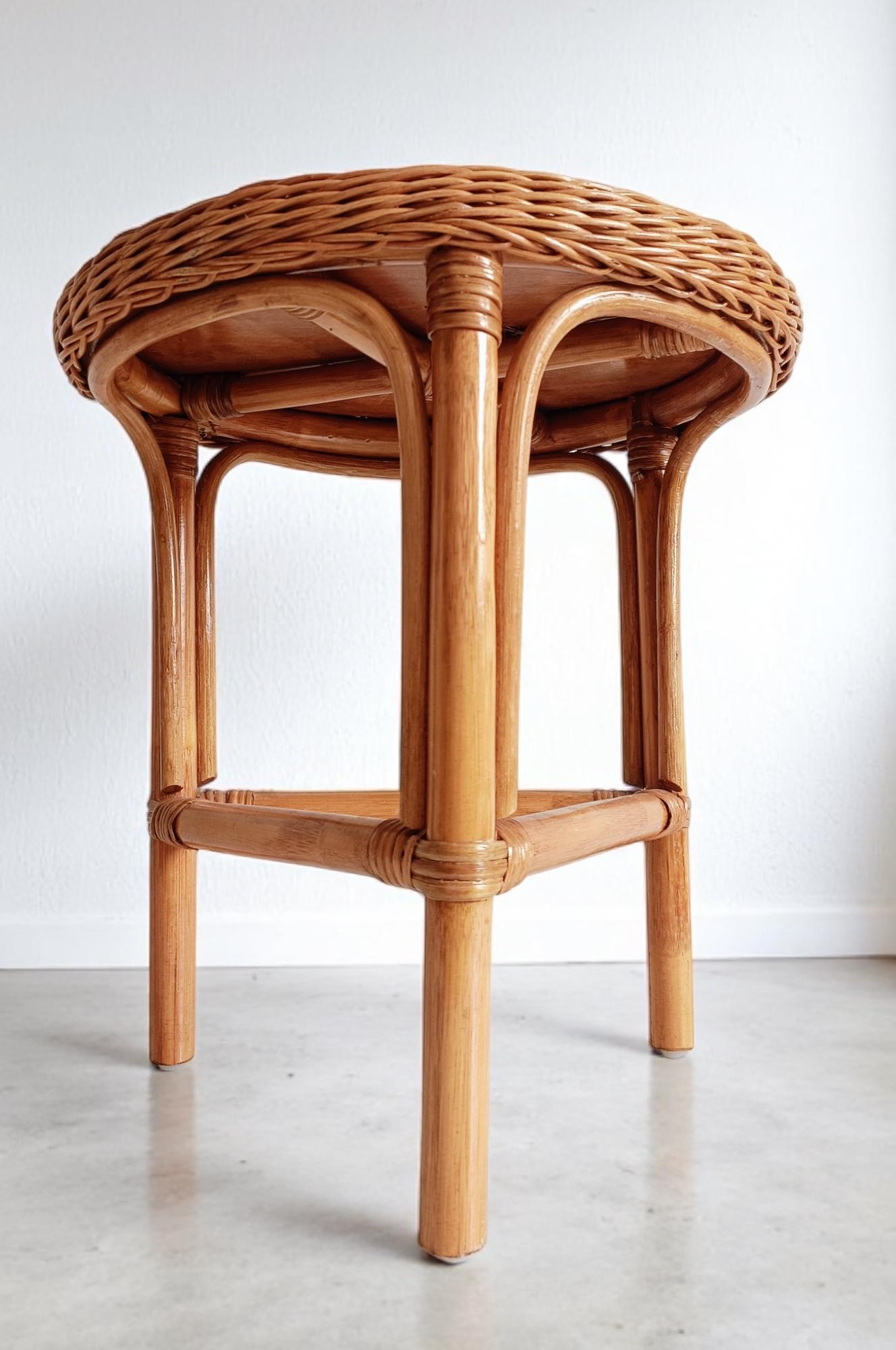 Milieu du XXe siècle Table d'appoint French Riviera en osier et bambou, France, années 1960 en vente