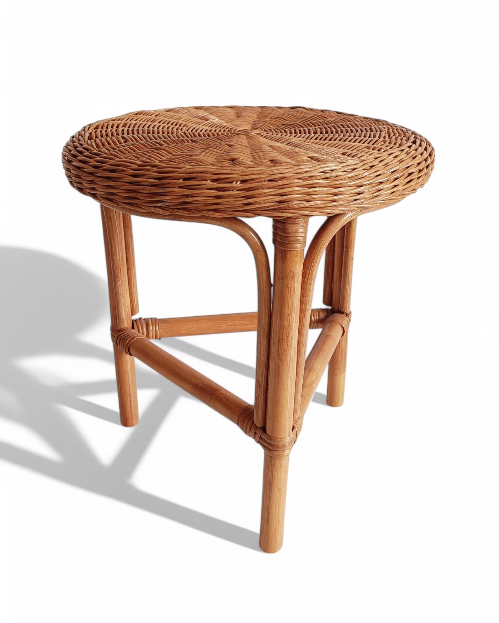 Table d'appoint French Riviera en osier et bambou, France, années 1960 en vente 1