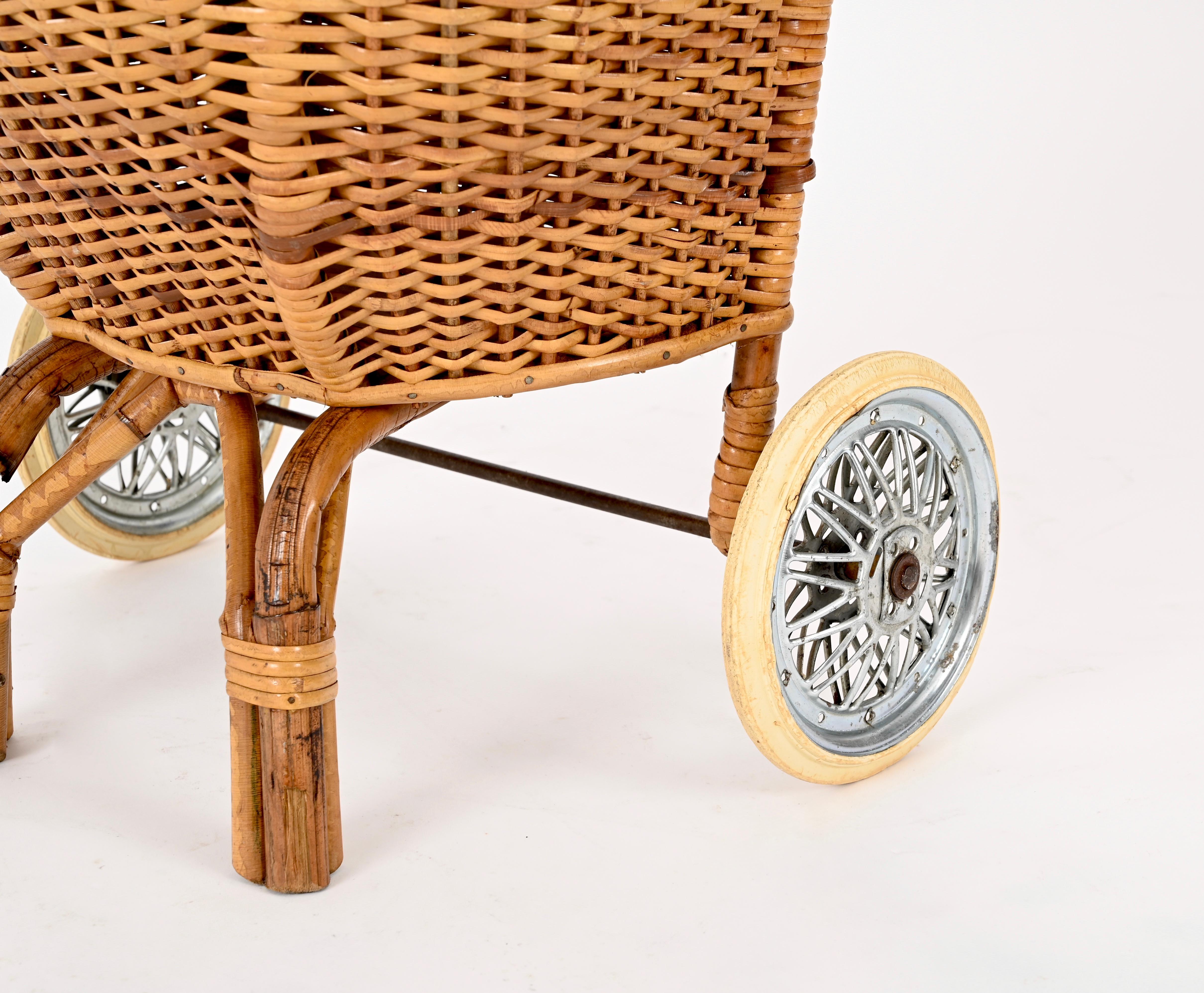 French Riviera  Woven Wicker and Rattan Shopping Trolley, Basket, Italy 1960s 2