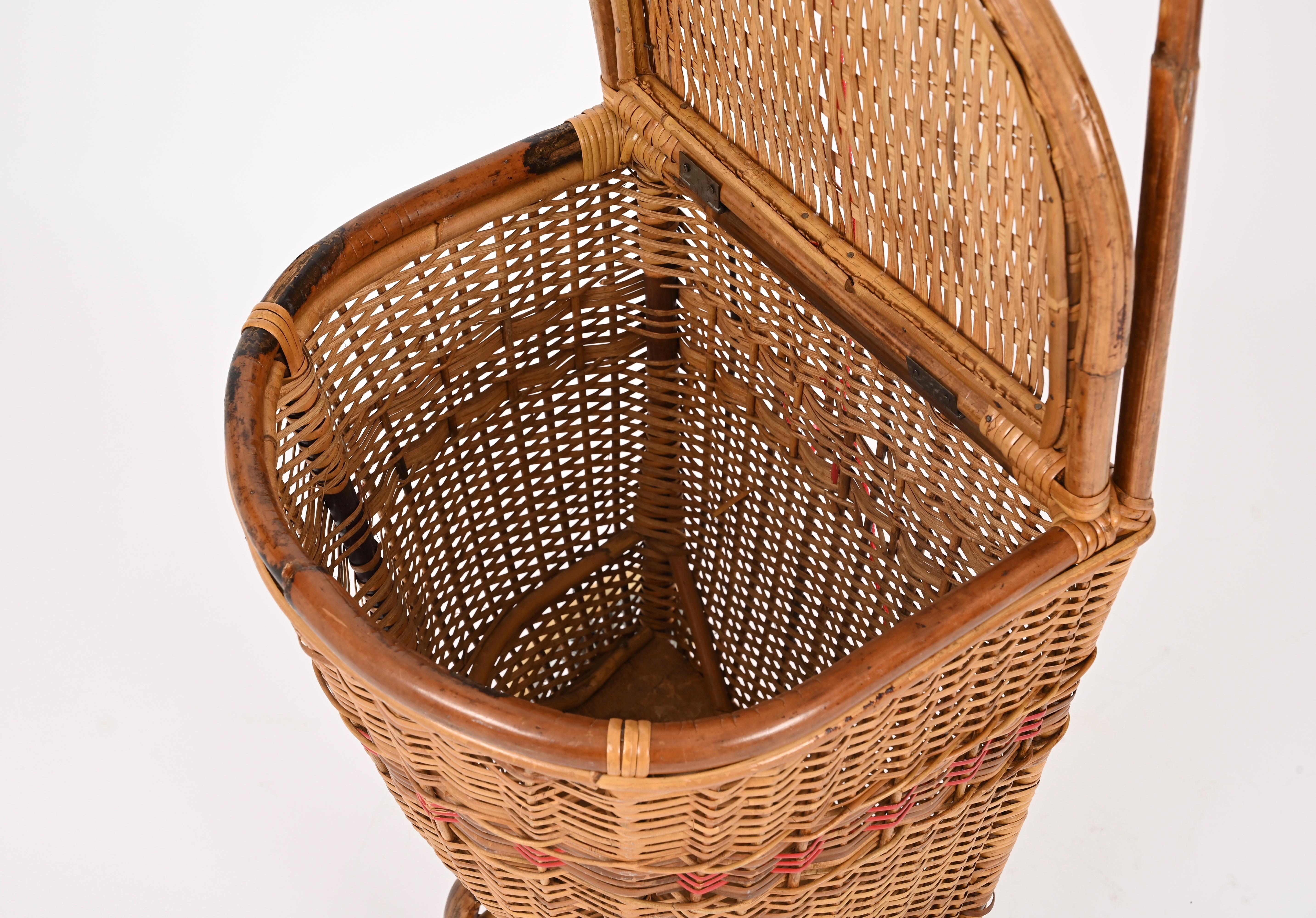 French Riviera  Woven Wicker and Rattan Shopping Trolley, Basket, Italy 1960s In Good Condition In Roma, IT