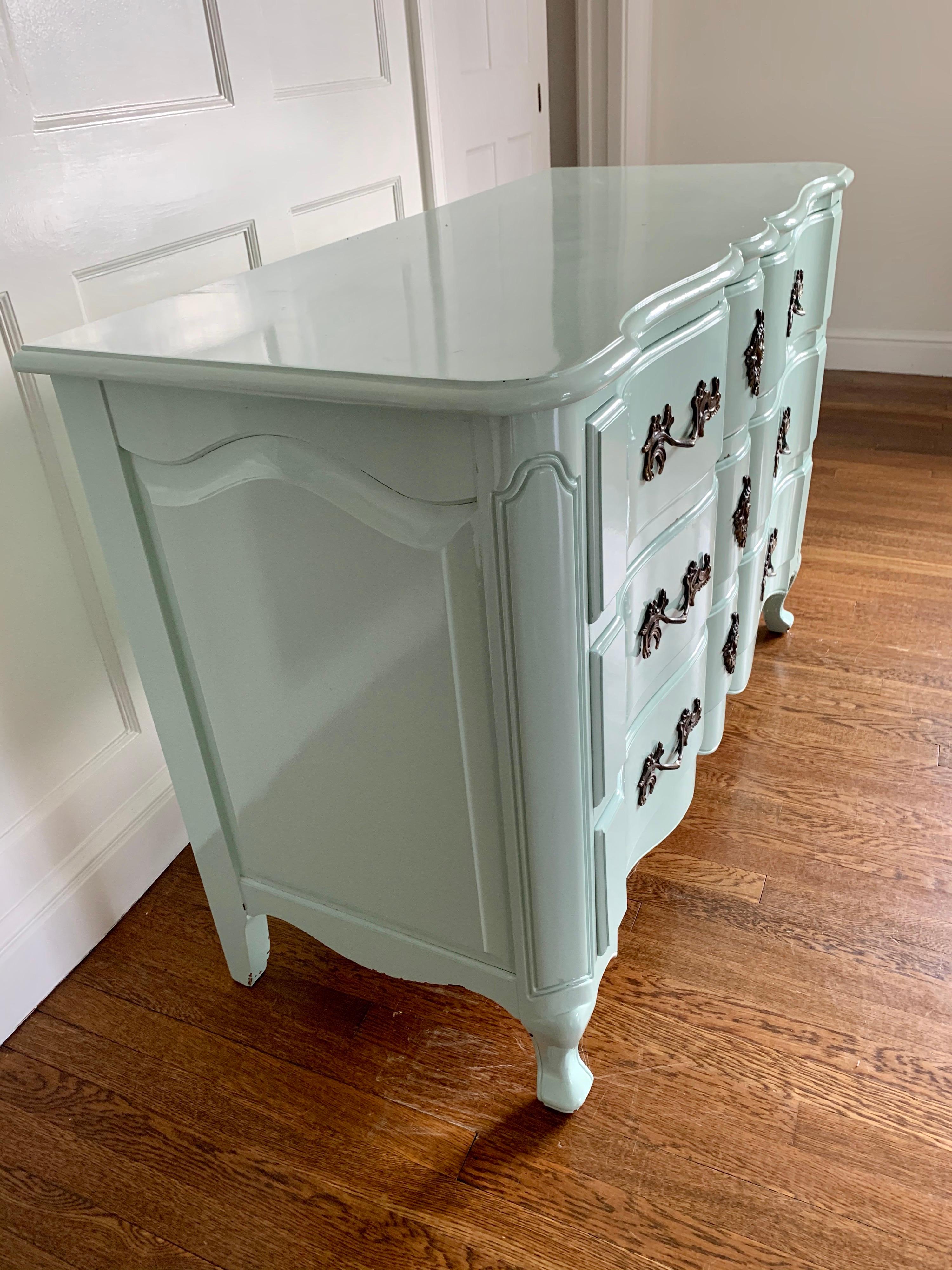 French Robins Egg Blue Lacquered Three-Drawer Dresser Chest of Drawers Commode In Good Condition In West Hartford, CT