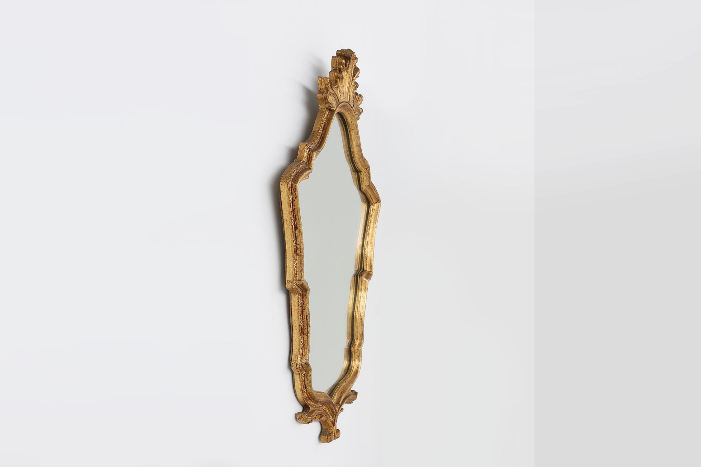 French rococo-baroque style Mirror in wood with gilded frame im Zustand „Gut“ im Angebot in Meulebeke, BE