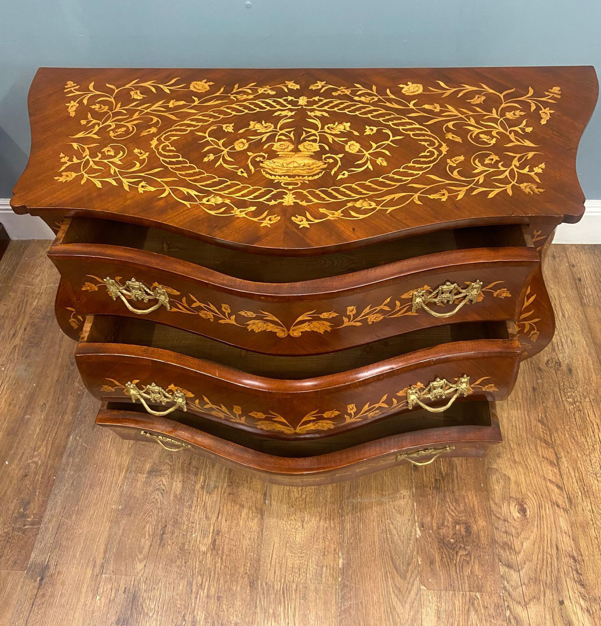 French Rococo Commode à Bombe Louis XV en vente 6